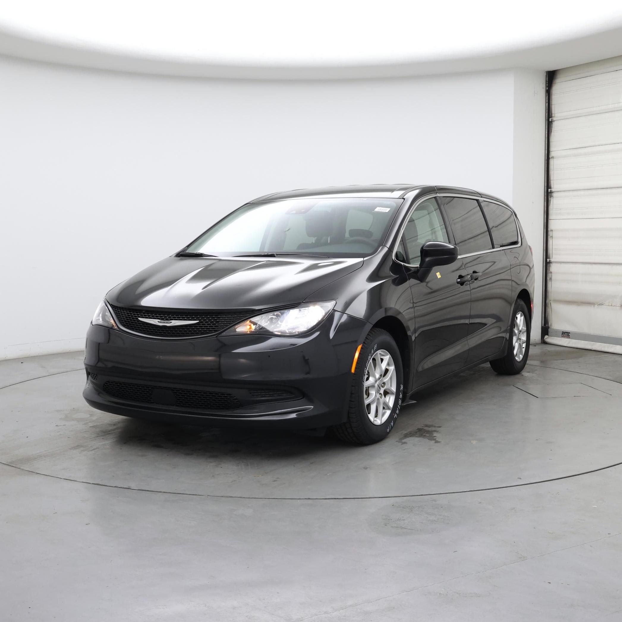 Thumbnail: 2023 Chrysler Voyager - 4