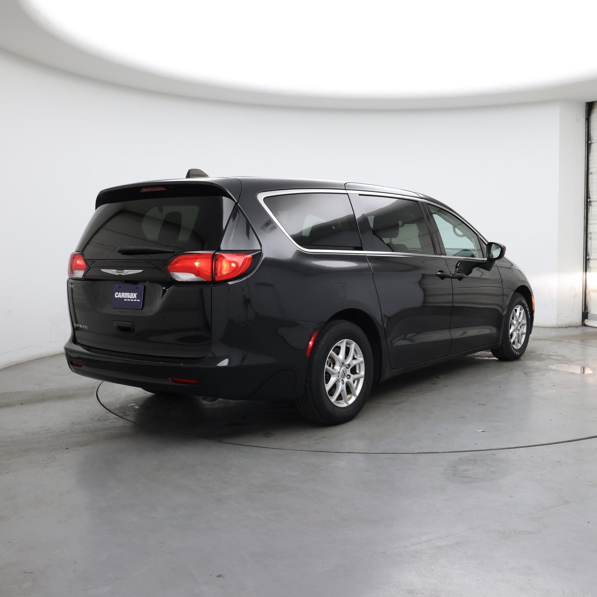 Thumbnail: 2023 Chrysler Voyager - 8