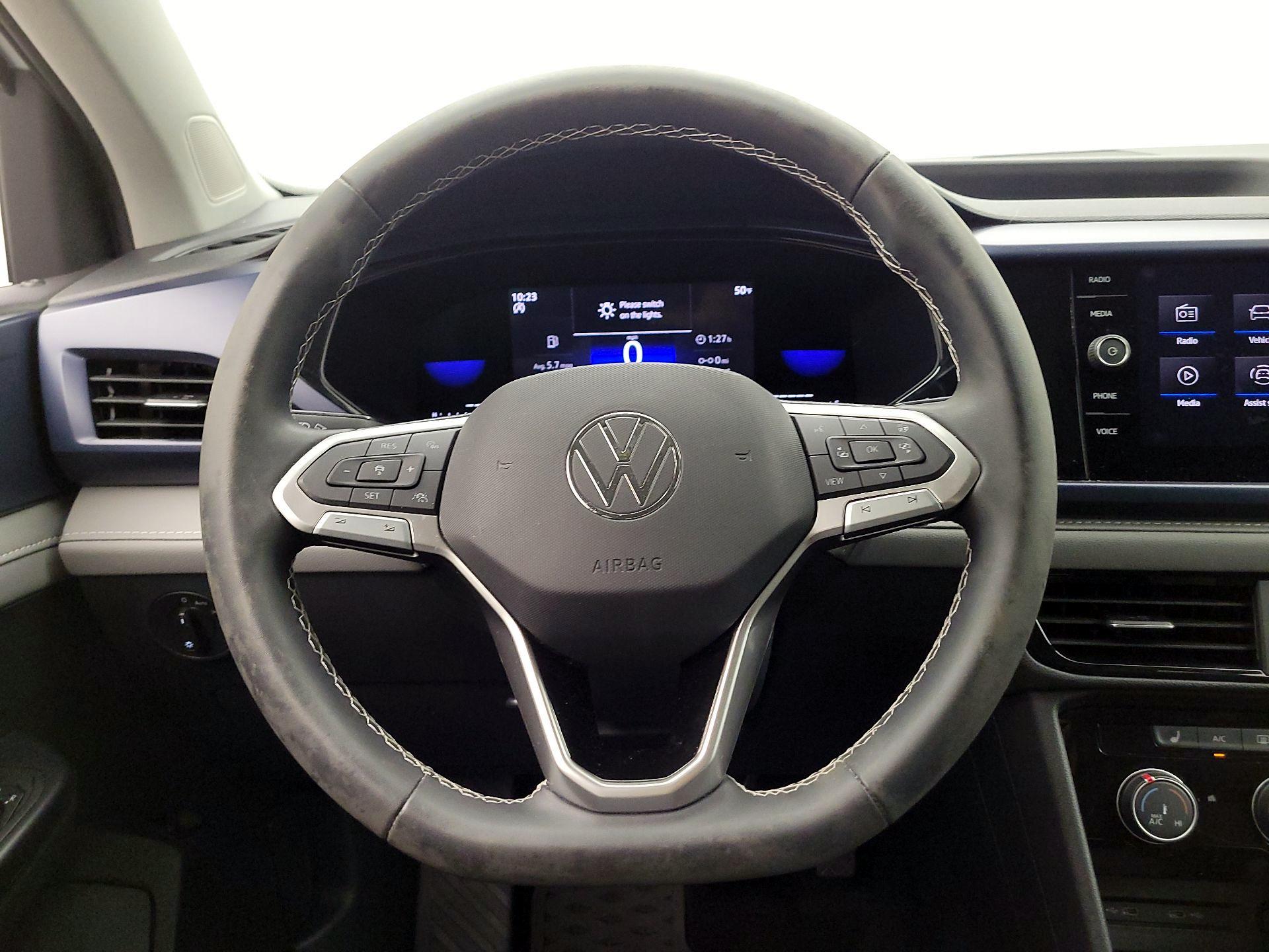 Thumbnail: 2023 Volkswagen Taos - 10