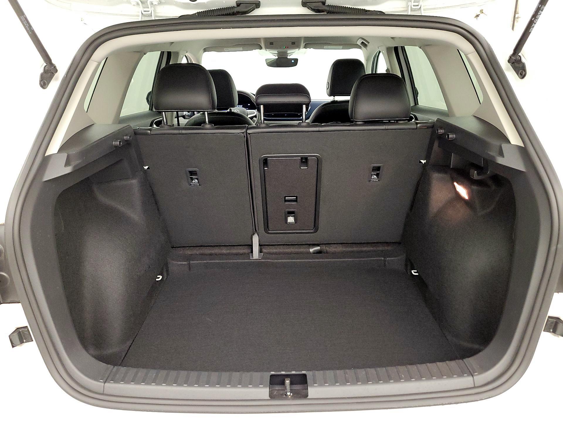 Thumbnail: 2023 Volkswagen Taos - 20