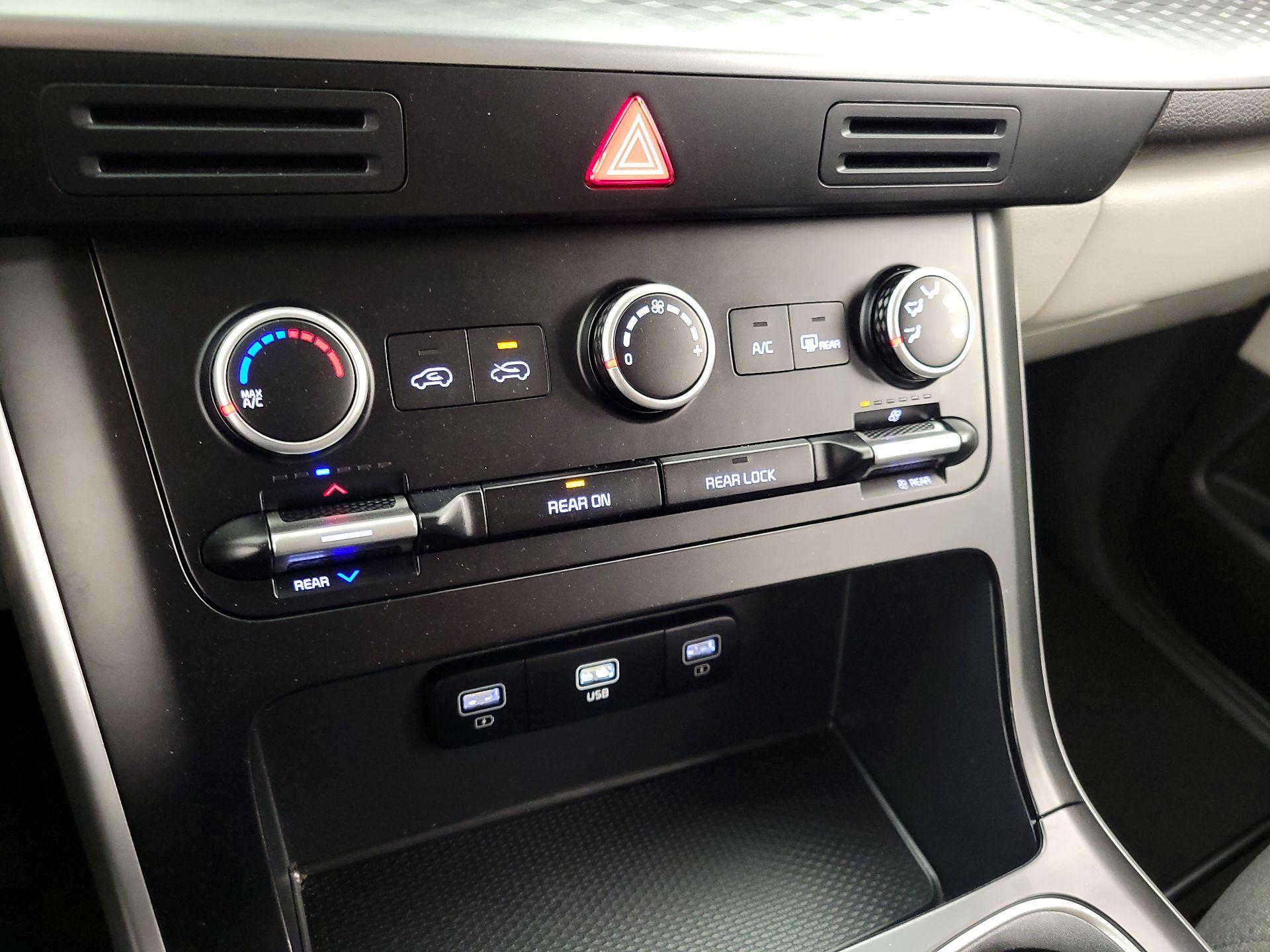 Thumbnail: 2024 Kia Carnival - 16