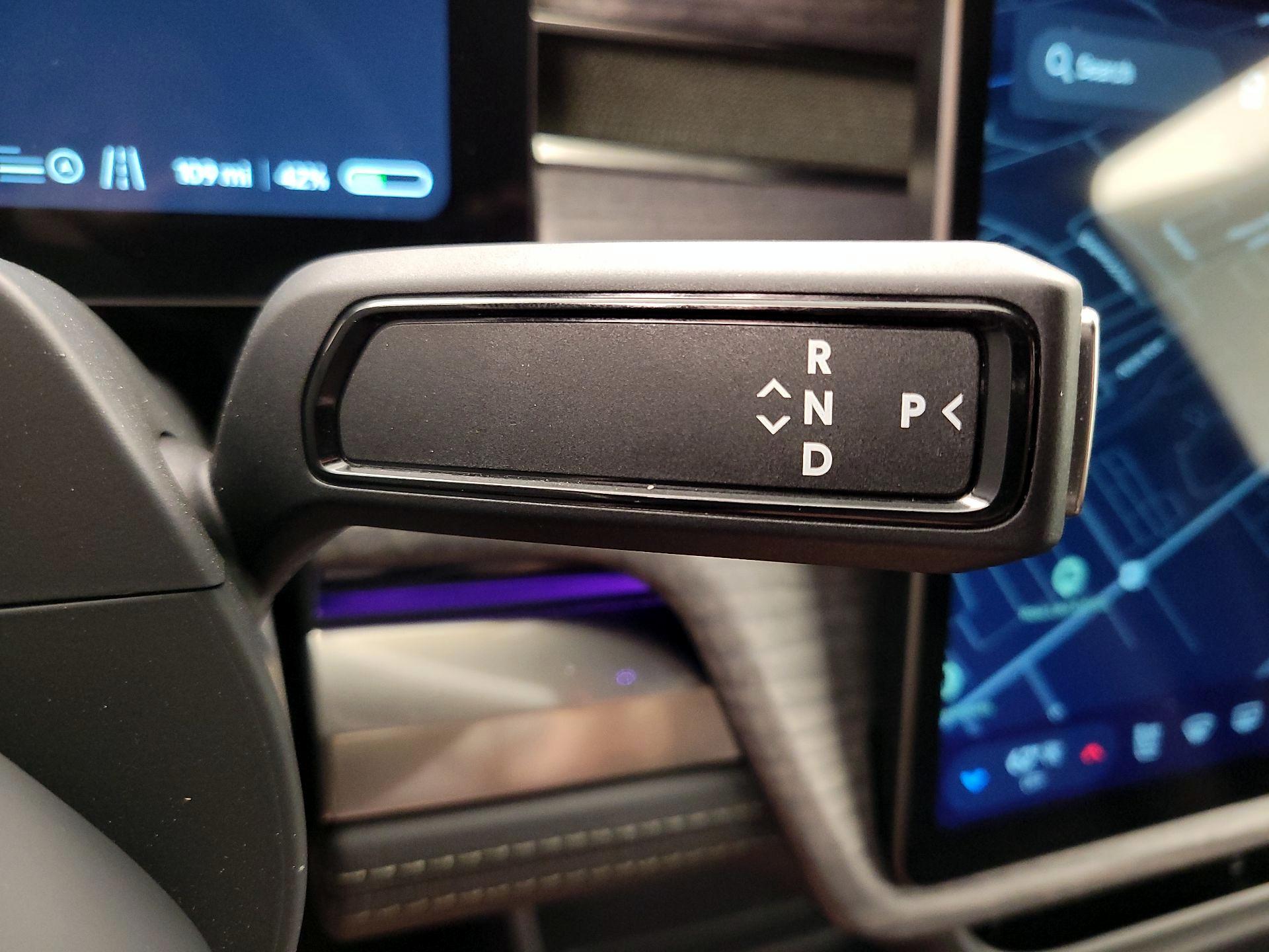 Thumbnail: 2026 Rivian R1S - 17