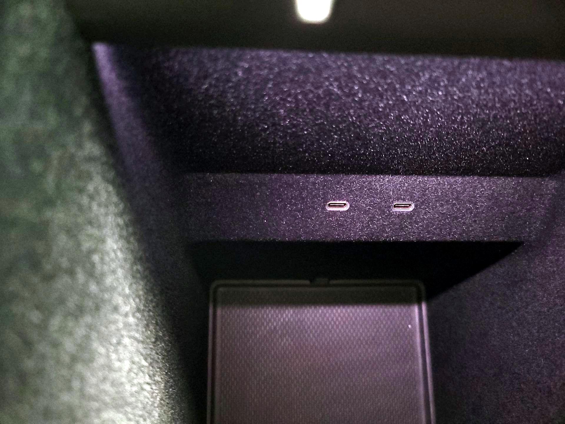 Thumbnail: 2026 Rivian R1S - 18