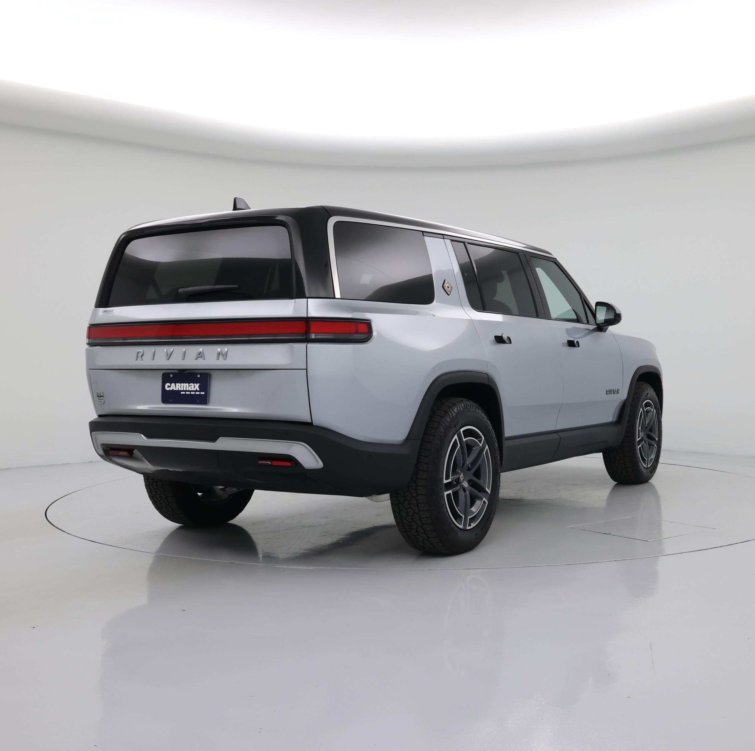 Thumbnail: 2026 Rivian R1S - 8
