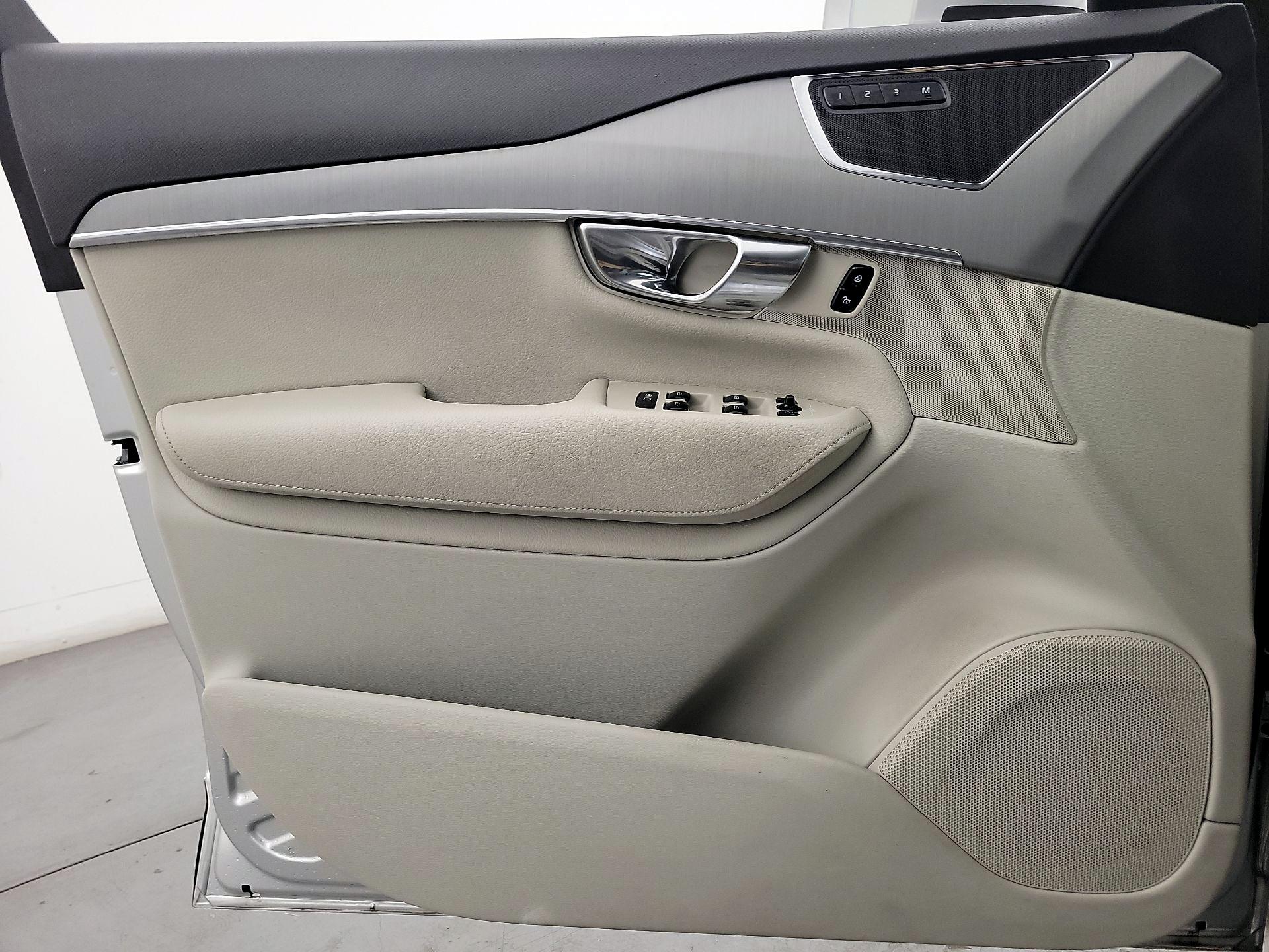 Thumbnail: 2022 Volvo XC90 - 12