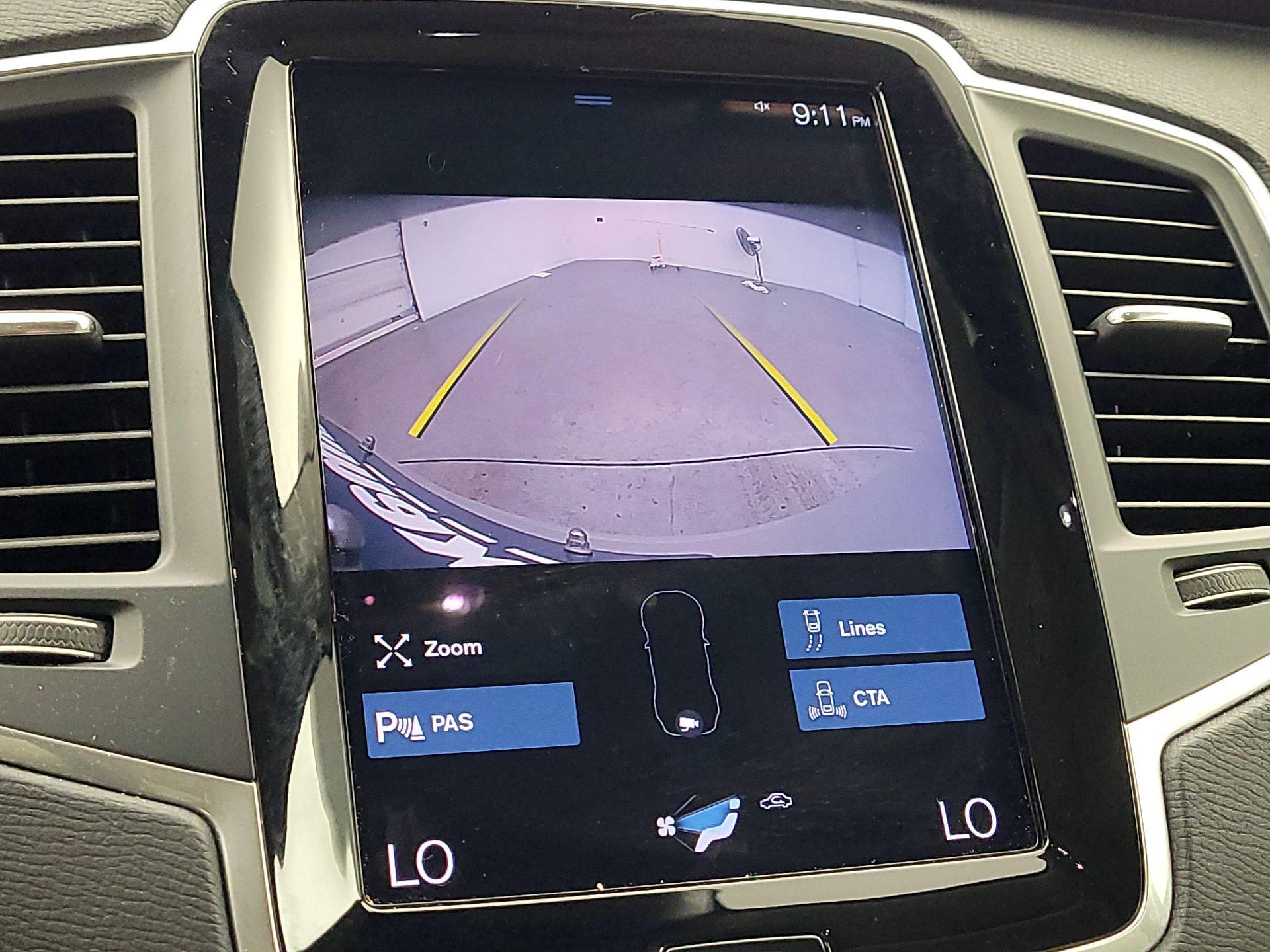 Thumbnail: 2022 Volvo XC90 - 14