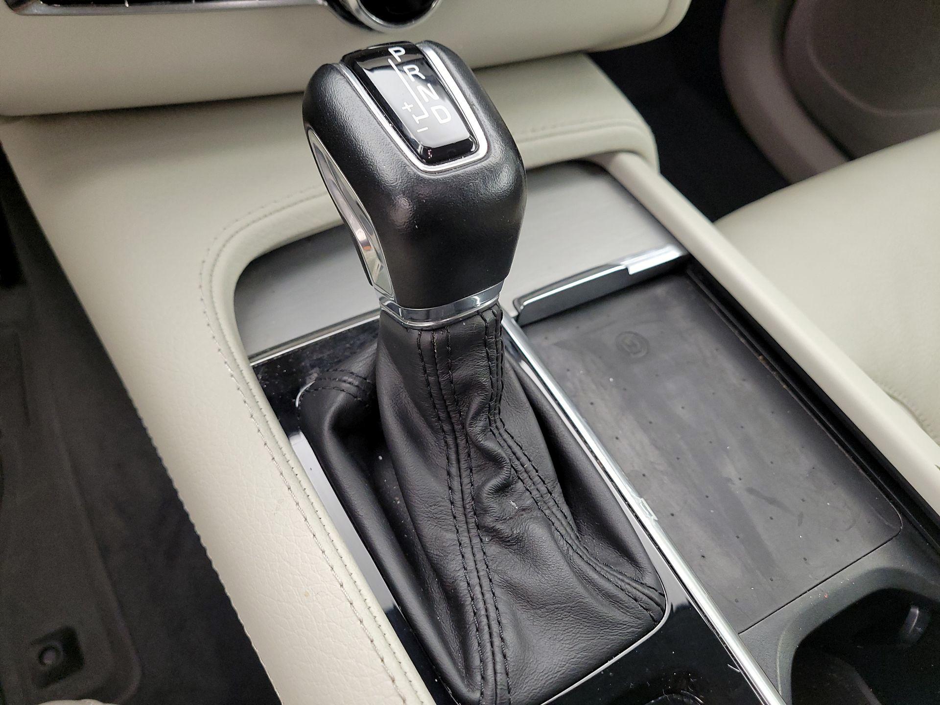 Thumbnail: 2022 Volvo XC90 - 17