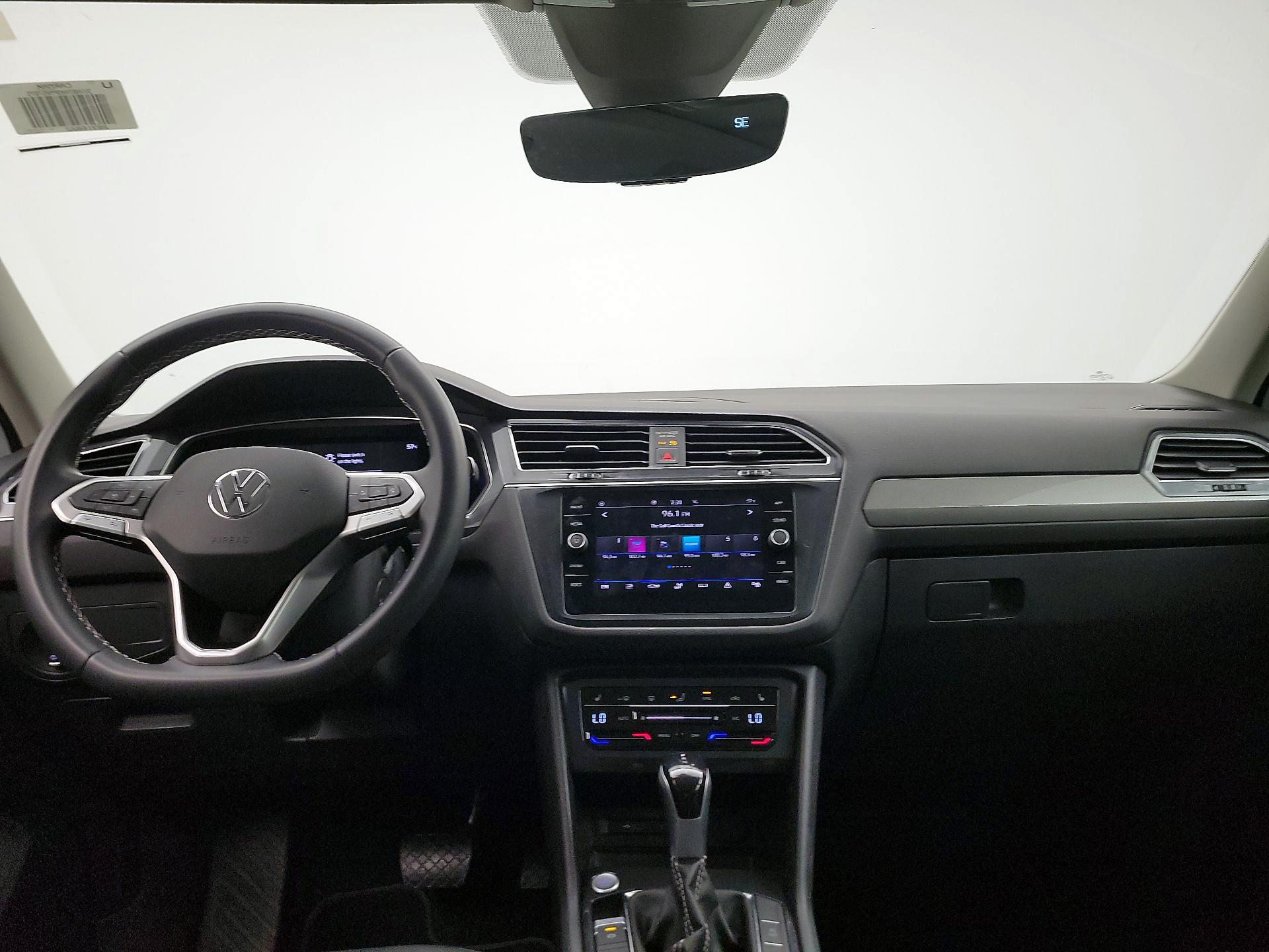 Thumbnail: 2023 Volkswagen Tiguan - 9