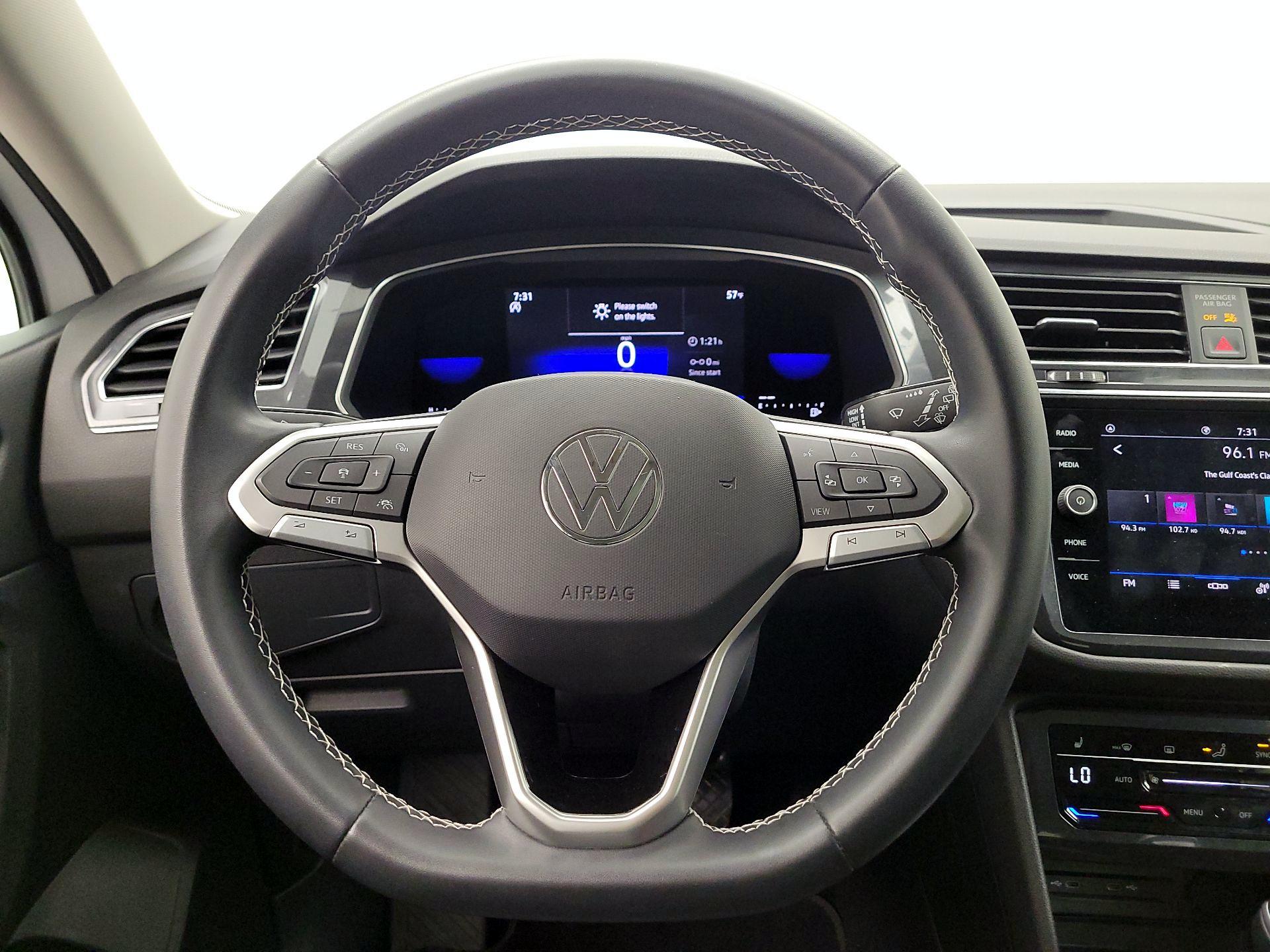 Thumbnail: 2023 Volkswagen Tiguan - 10