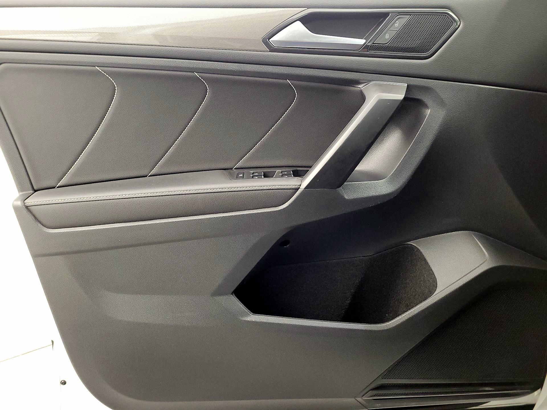 Thumbnail: 2023 Volkswagen Tiguan - 12