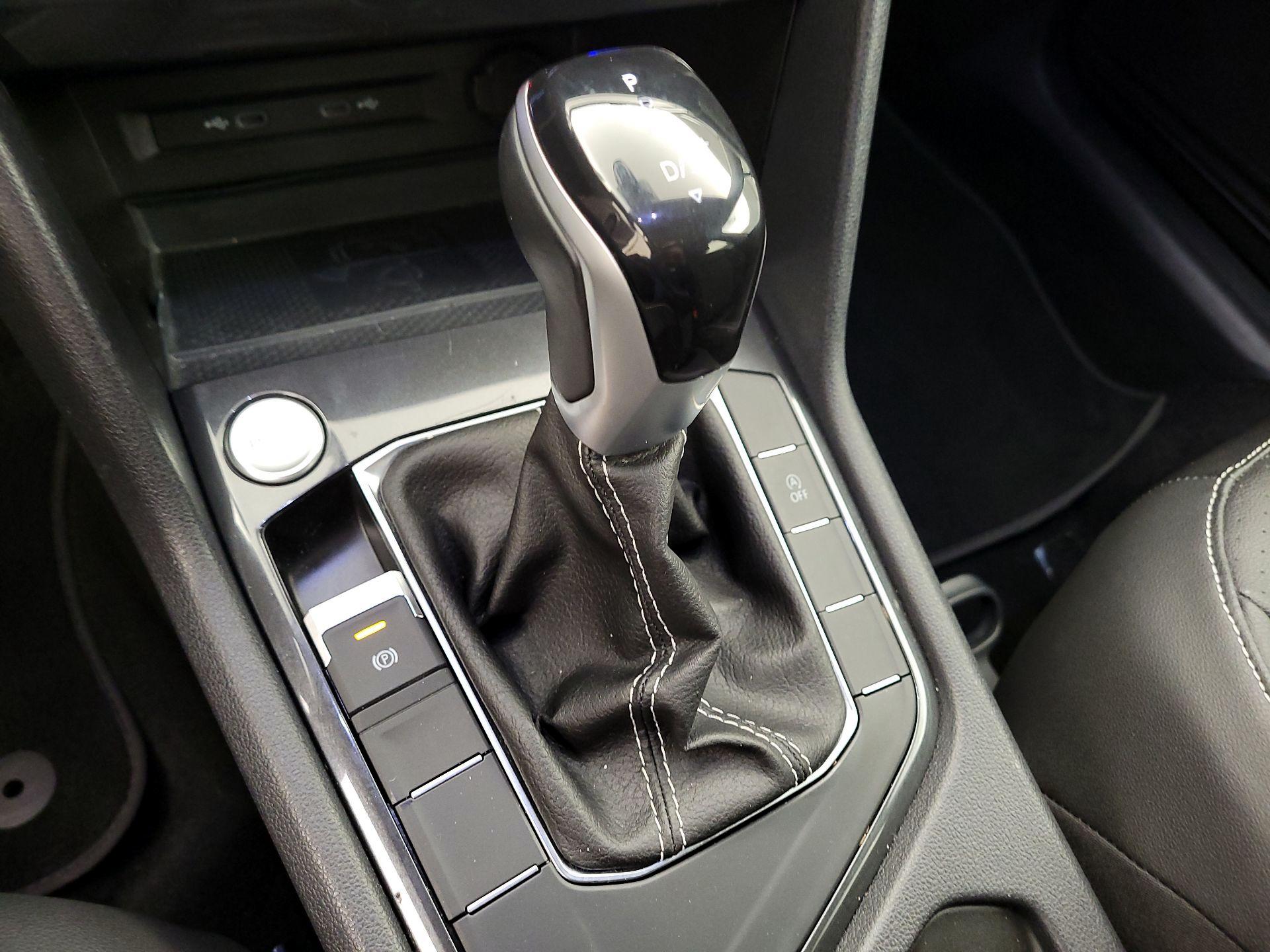 Thumbnail: 2023 Volkswagen Tiguan - 17