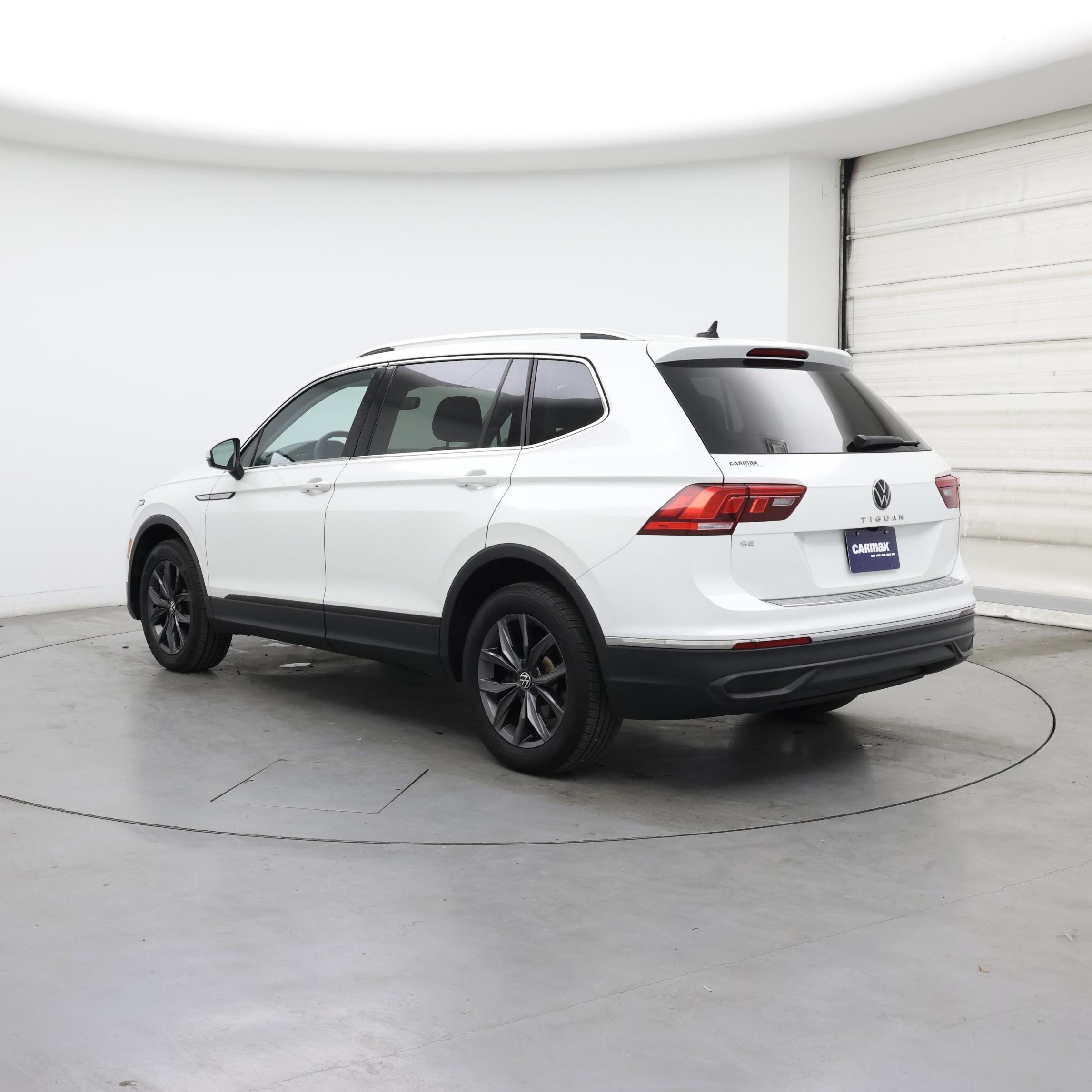 Thumbnail: 2023 Volkswagen Tiguan - 2