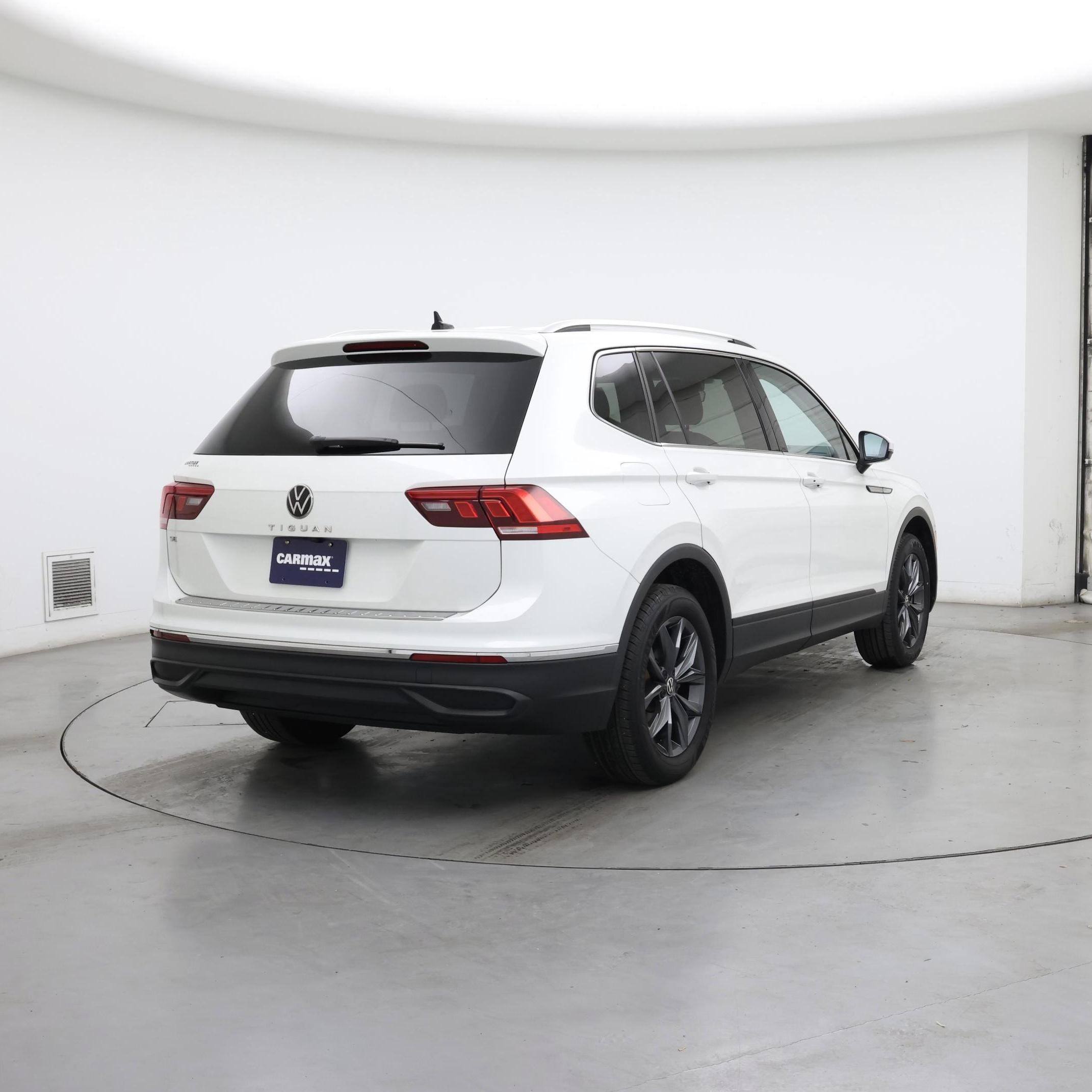 Thumbnail: 2023 Volkswagen Tiguan - 8