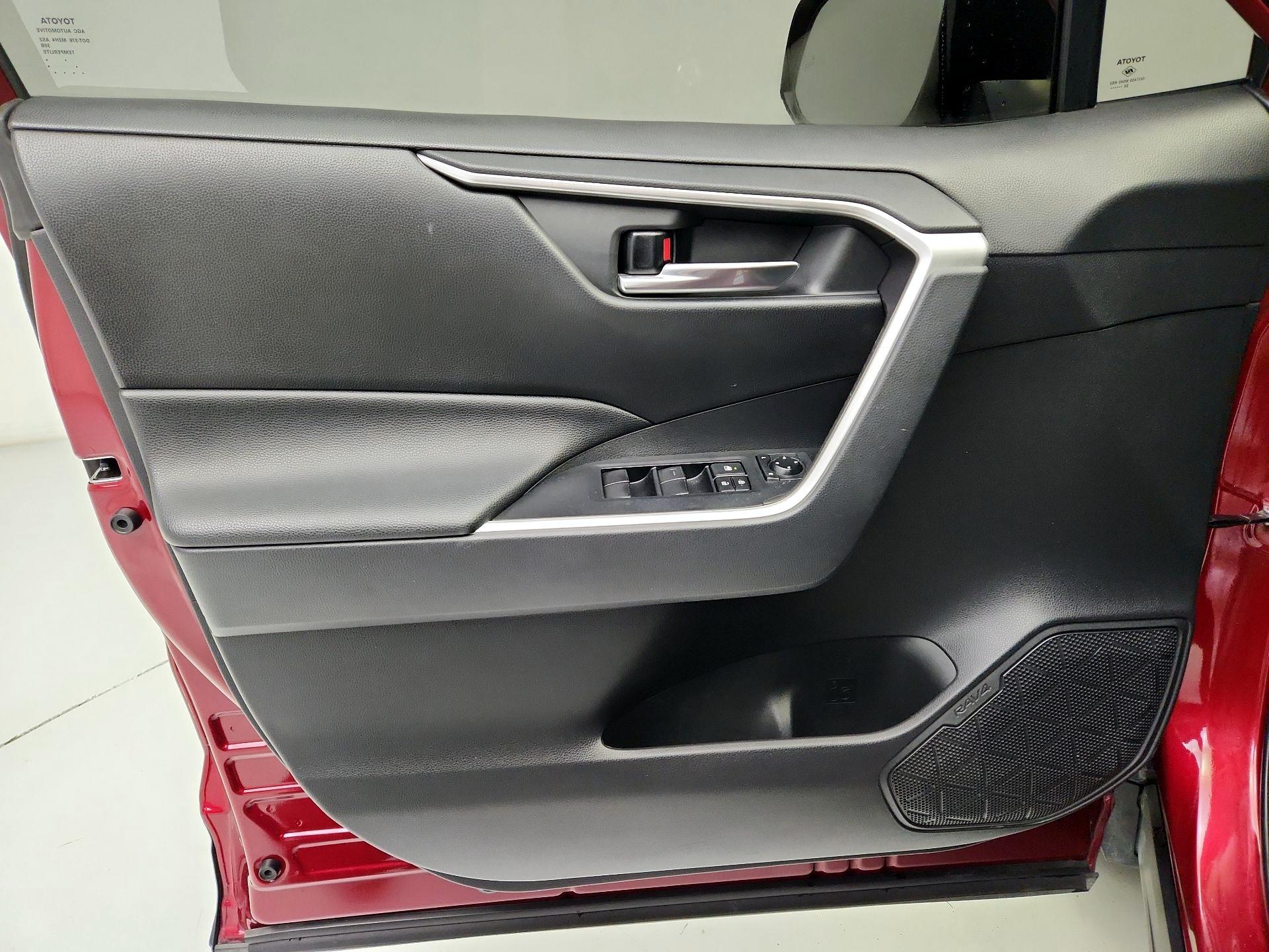 Thumbnail: 2021 Toyota RAV4 - 12