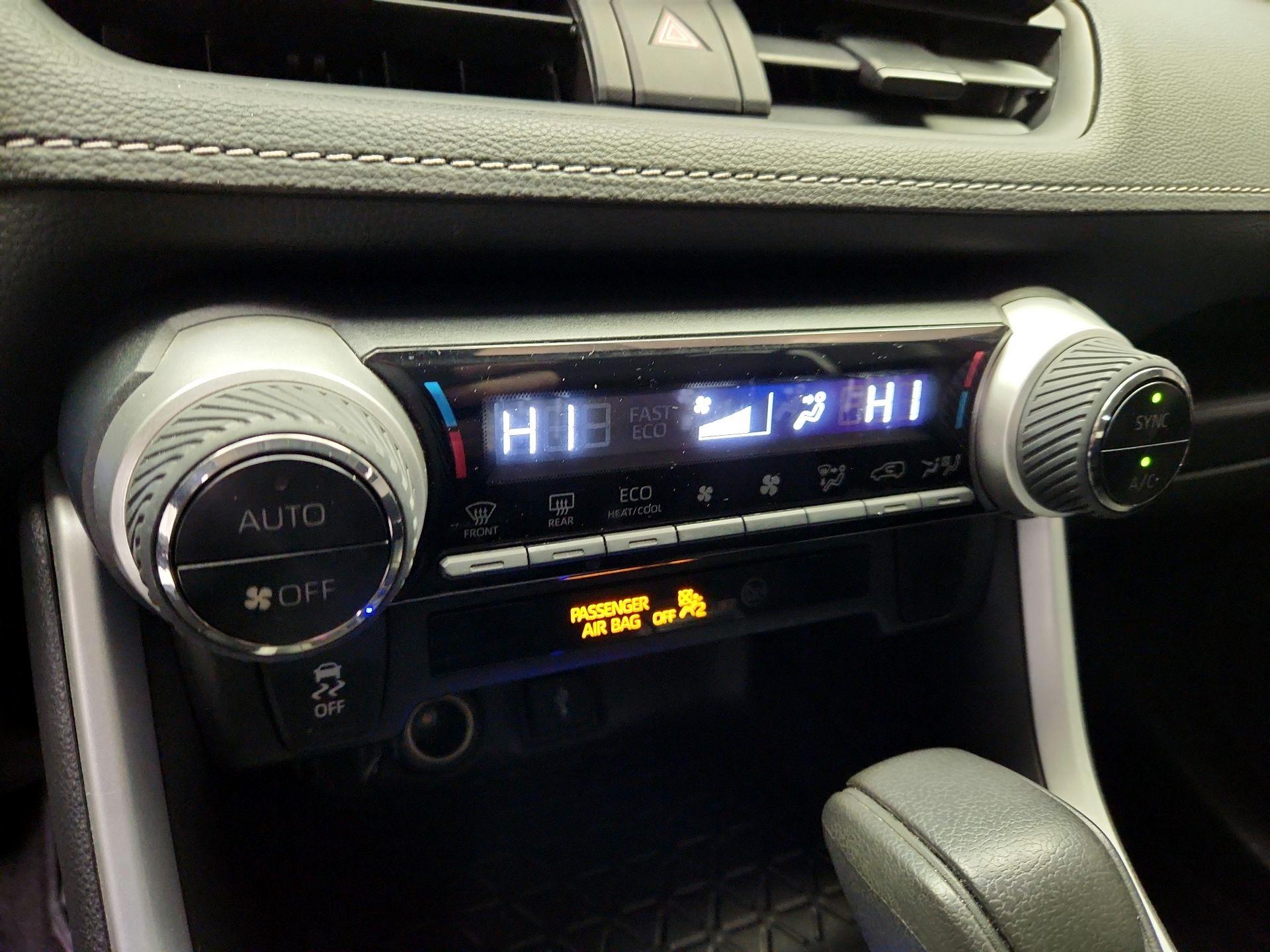 Thumbnail: 2021 Toyota RAV4 - 16