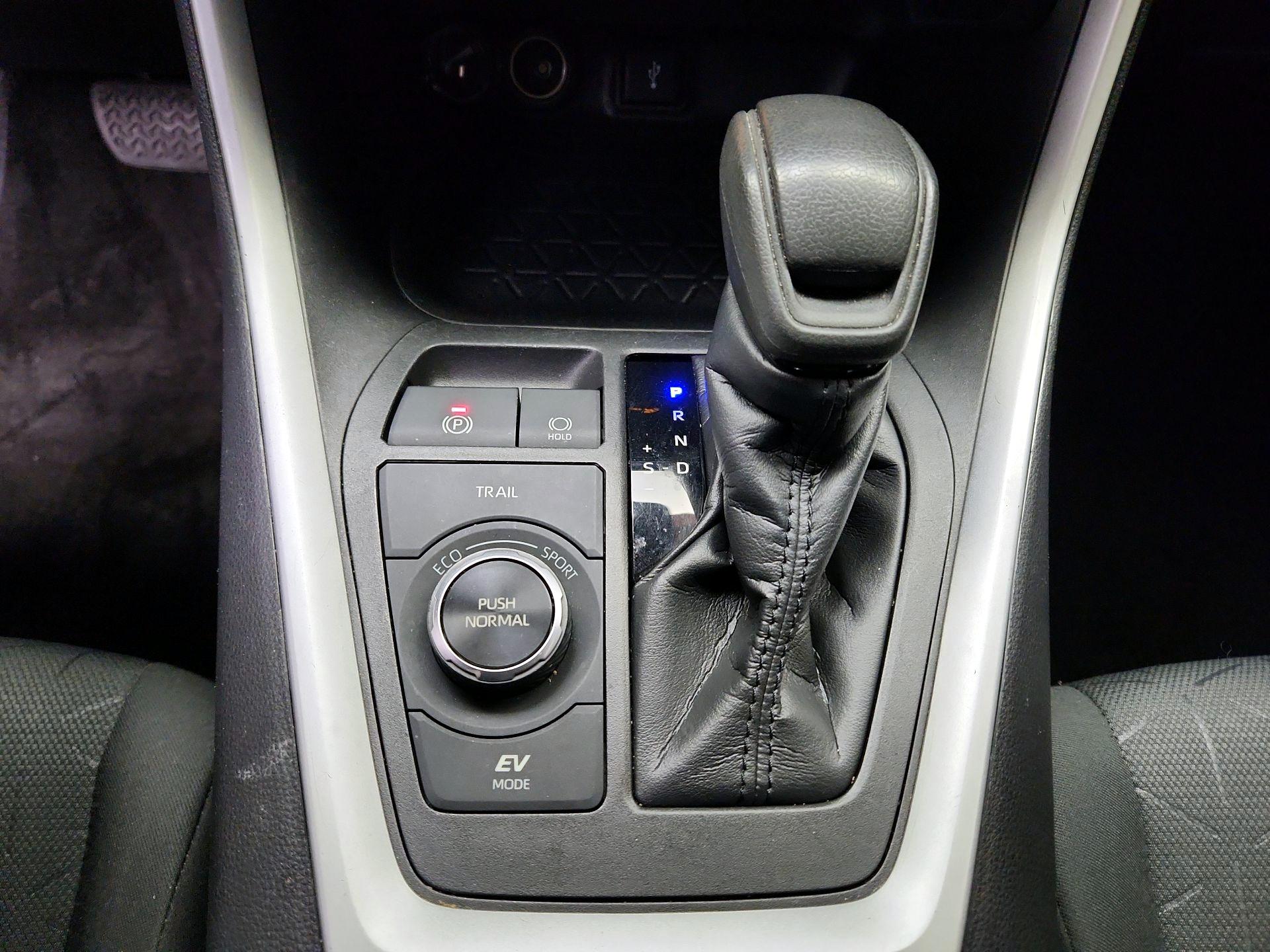 Thumbnail: 2021 Toyota RAV4 - 17