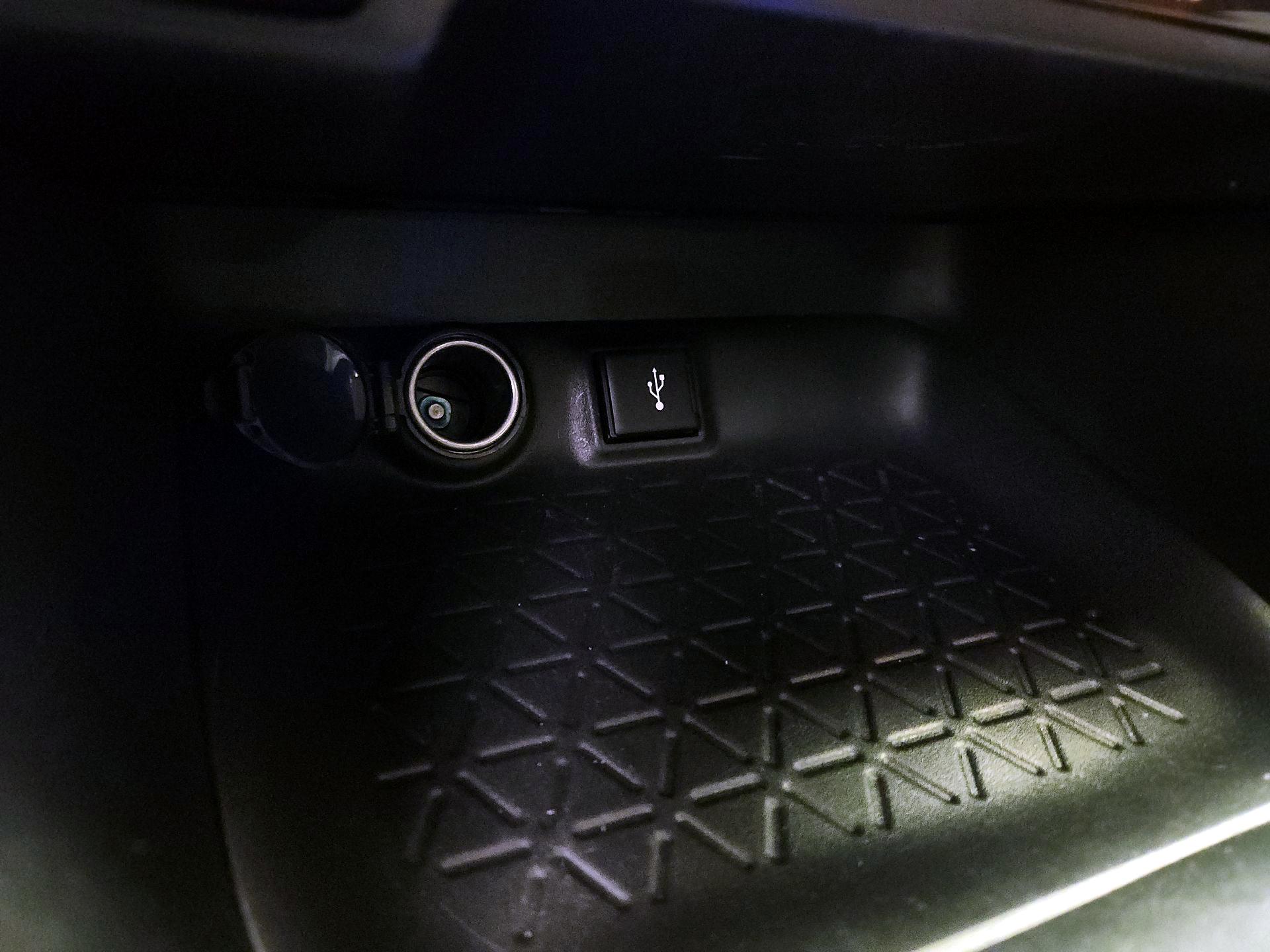 Thumbnail: 2021 Toyota RAV4 - 18