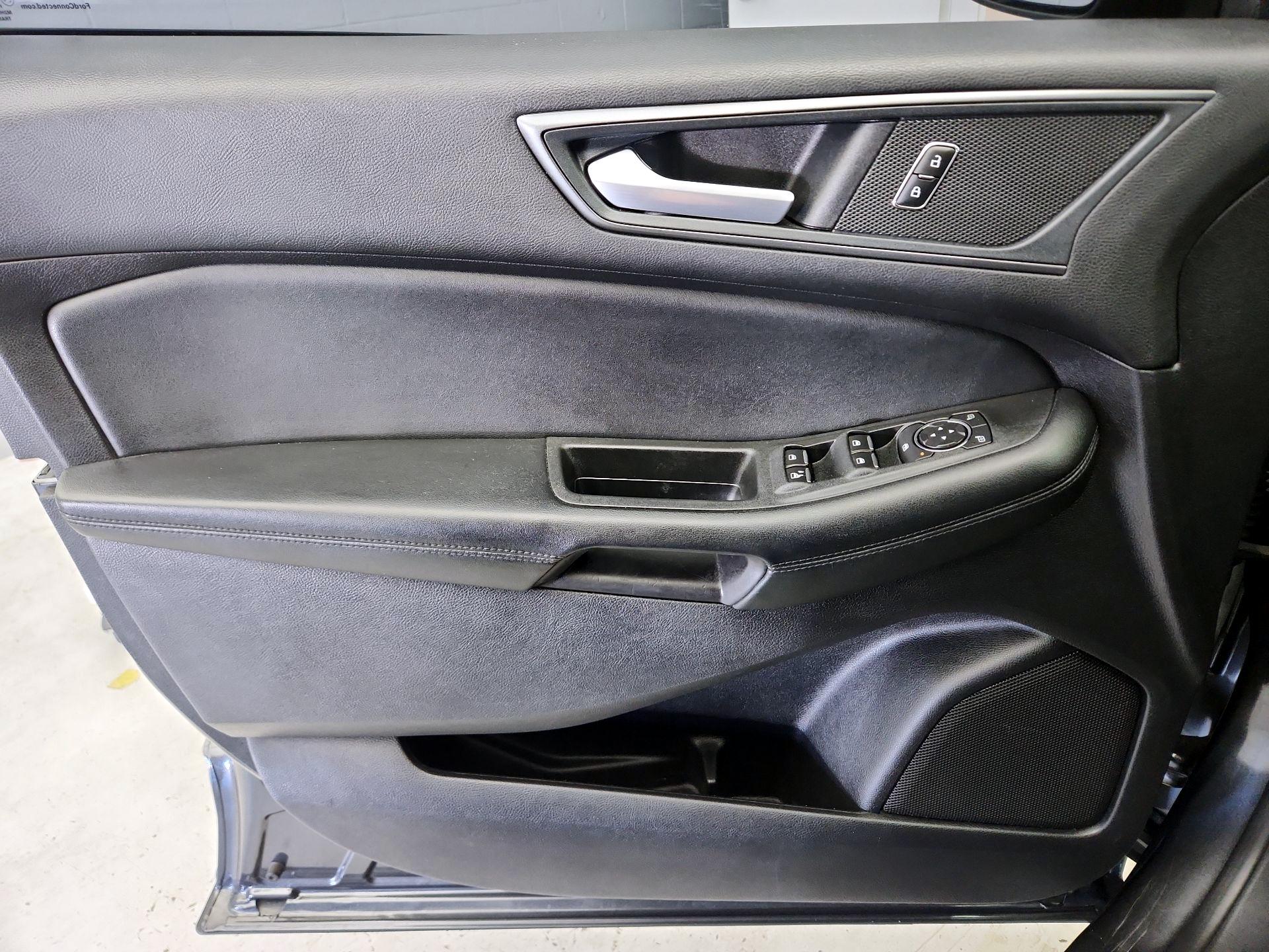 Thumbnail: 2020 Ford Edge - 12