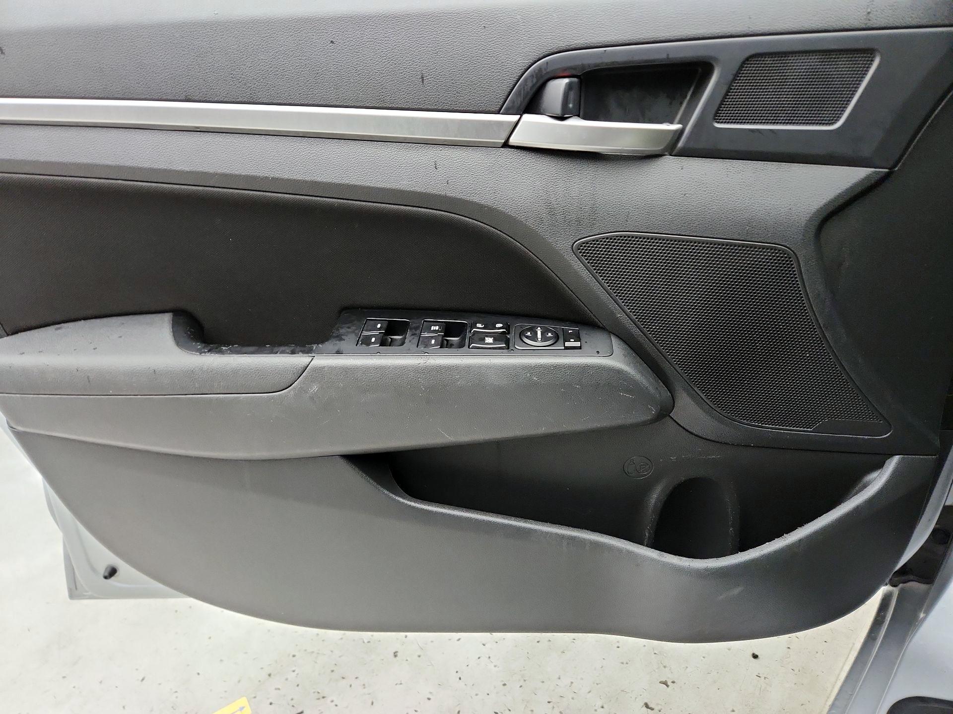 Thumbnail: 2020 Hyundai Elantra - 12