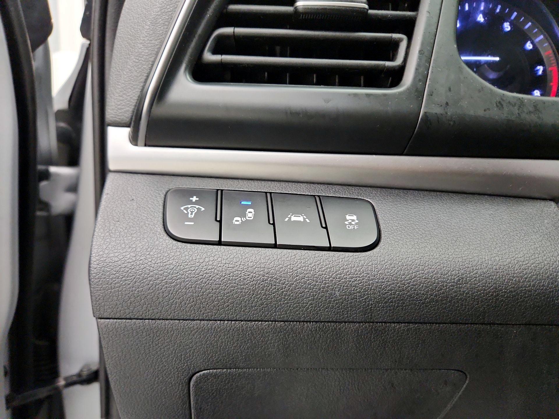 Thumbnail: 2020 Hyundai Elantra - 13