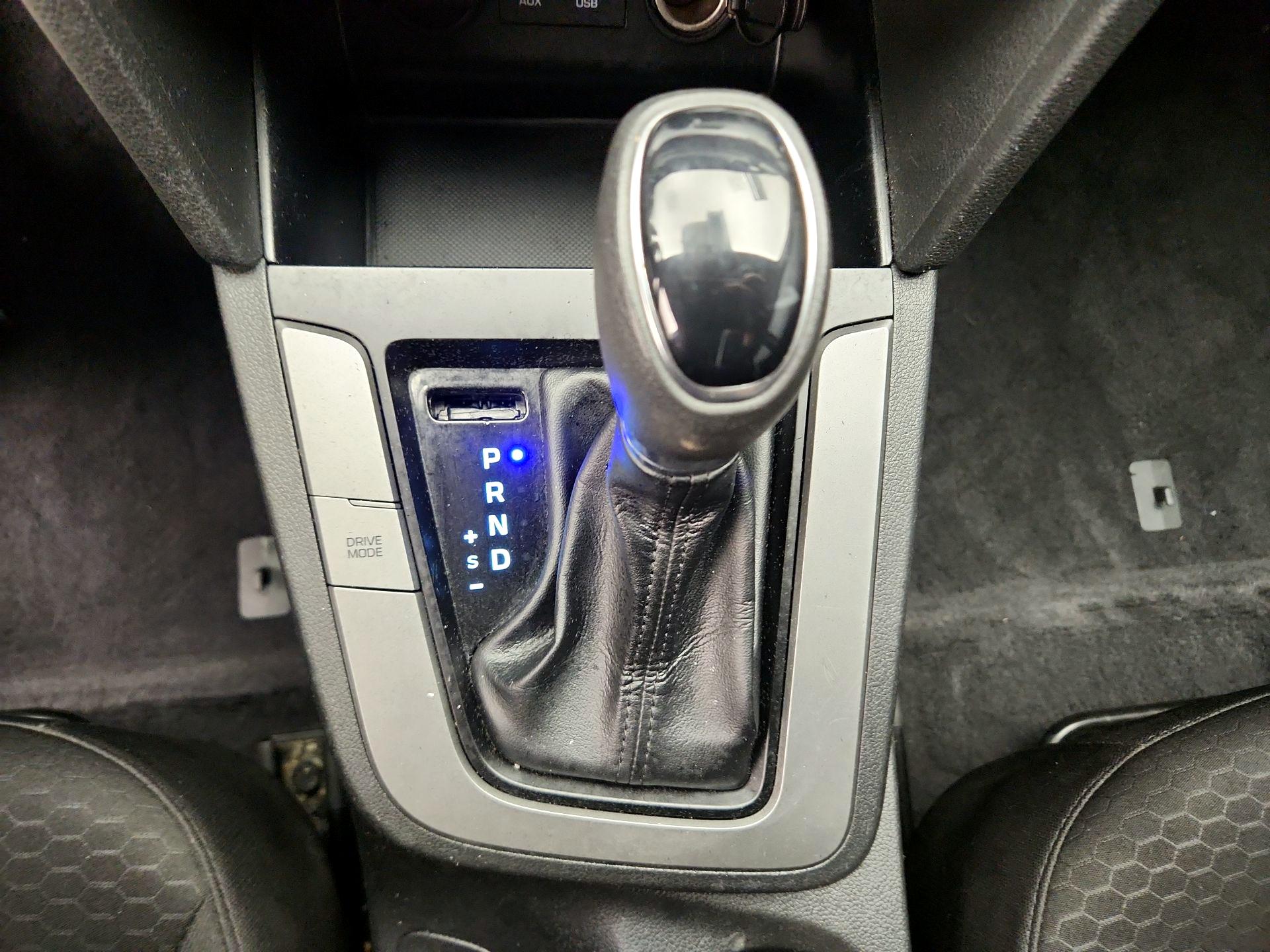 Thumbnail: 2020 Hyundai Elantra - 17