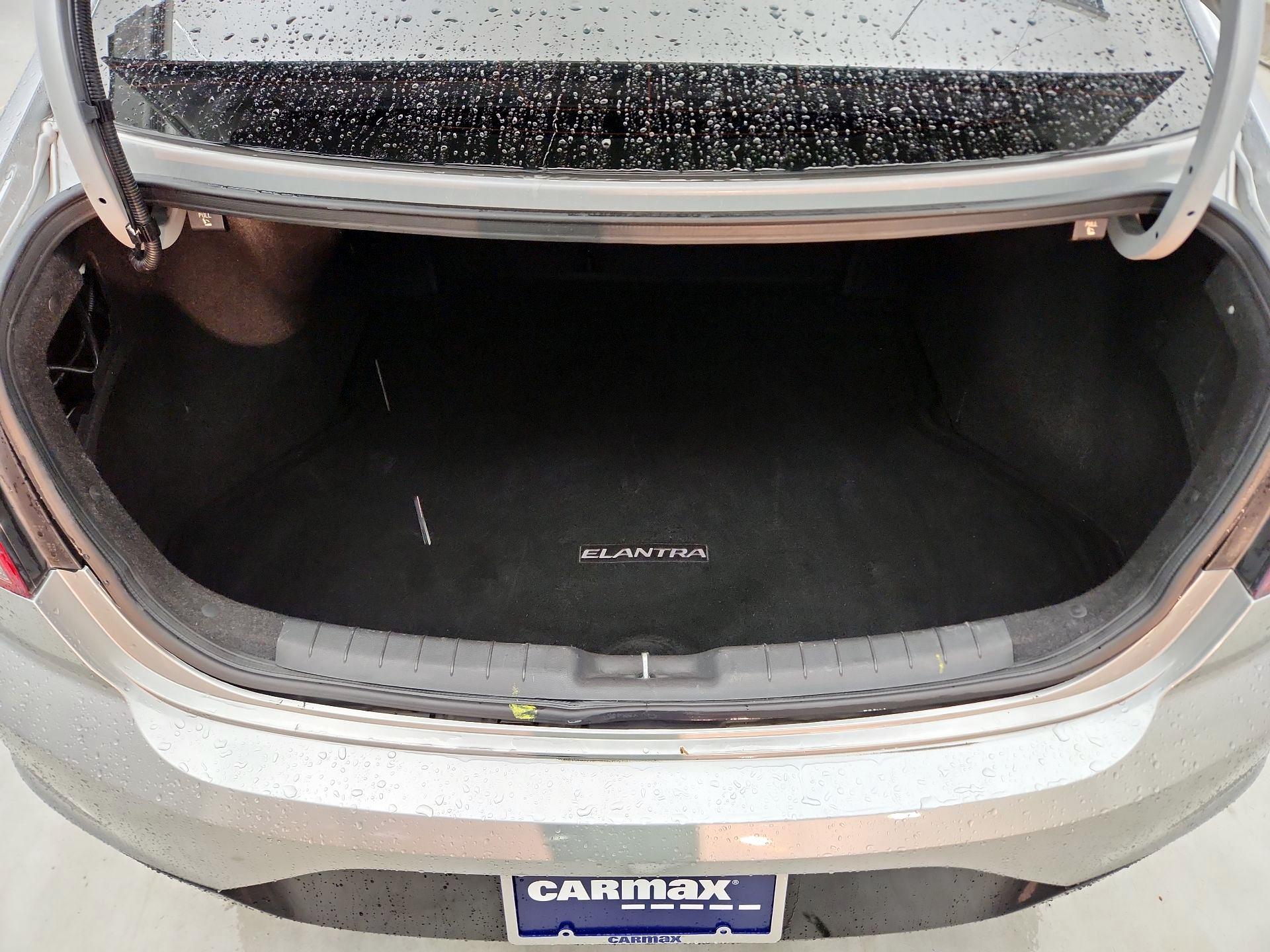 Thumbnail: 2020 Hyundai Elantra - 20