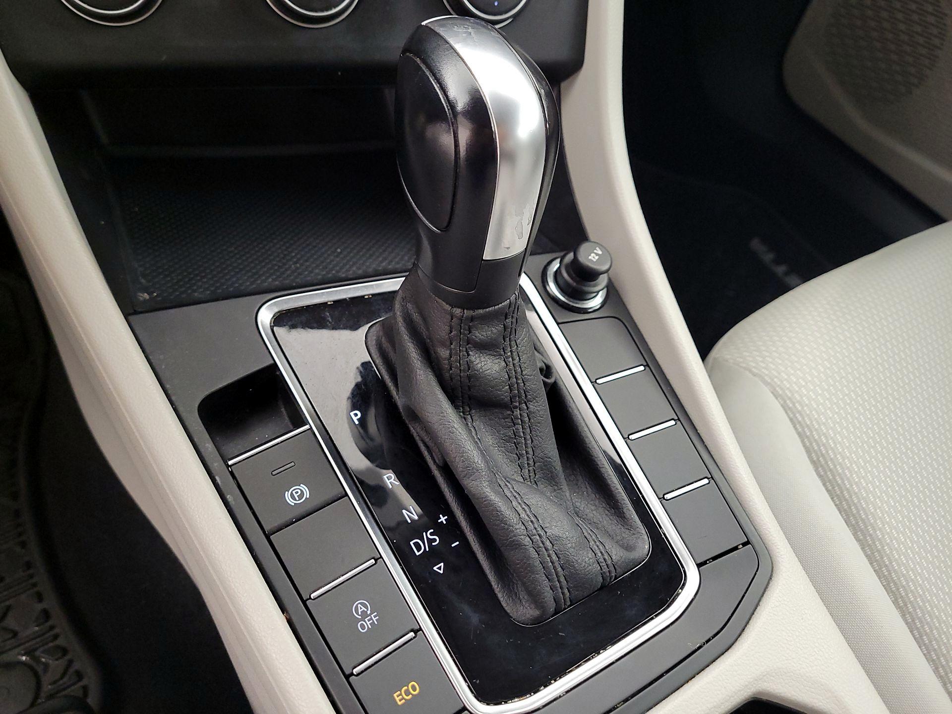 Thumbnail: 2020 Volkswagen Jetta - 17