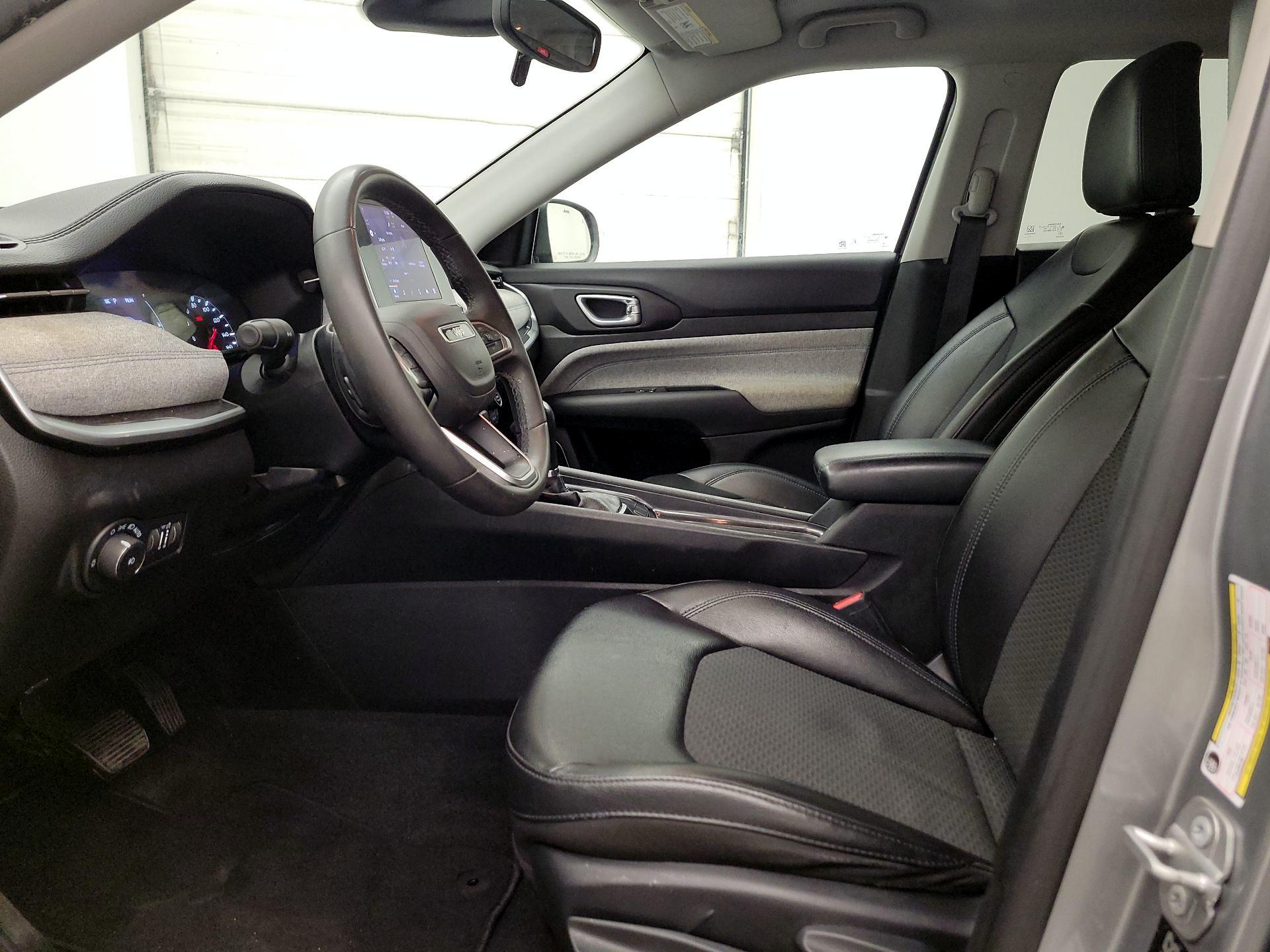 Thumbnail: 2022 Jeep Compass - 11