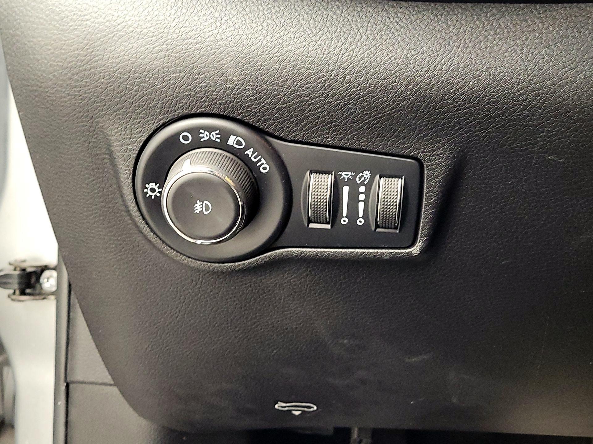 Thumbnail: 2022 Jeep Compass - 13