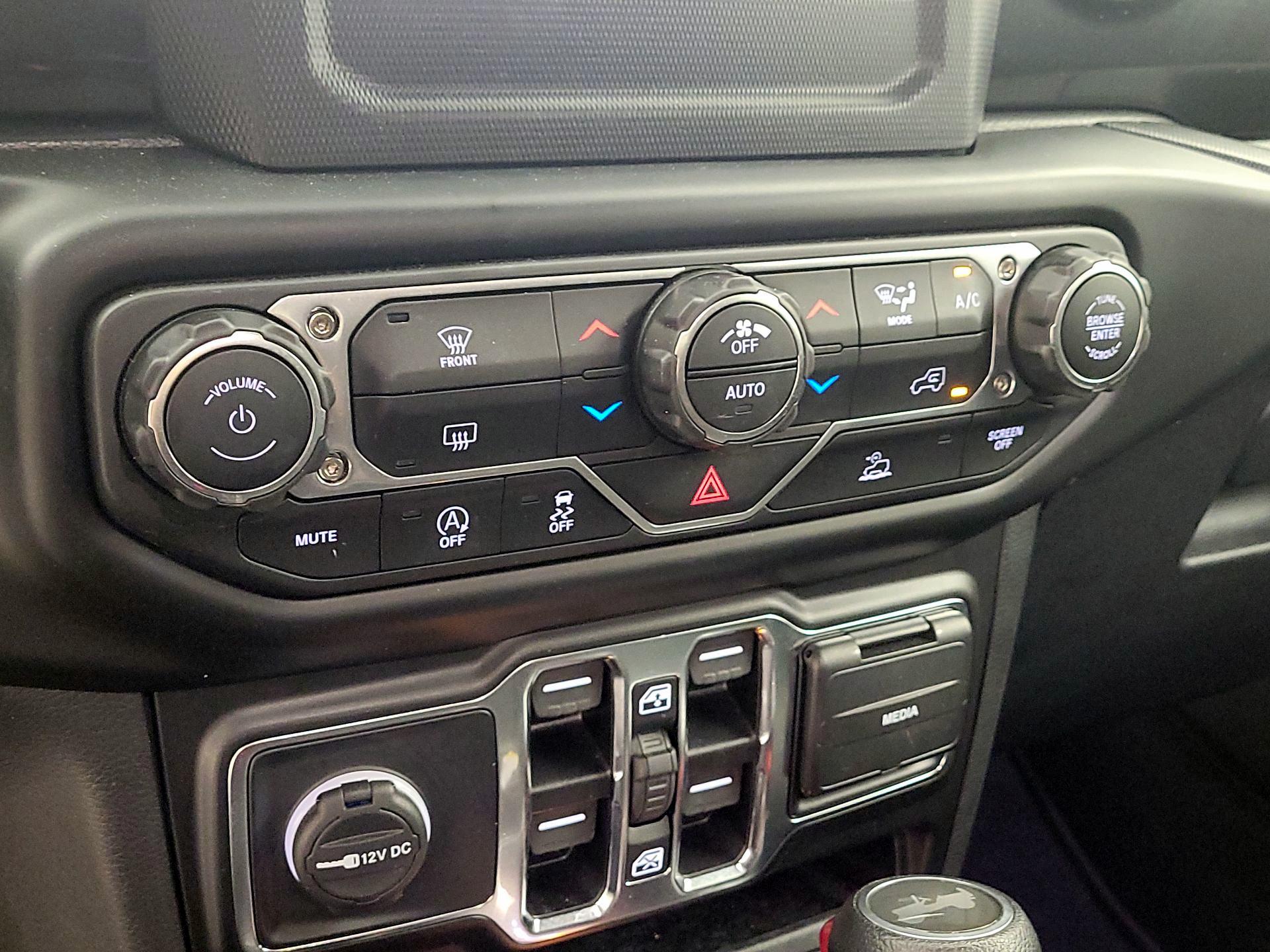 Thumbnail: 2022 Jeep Wrangler - 16