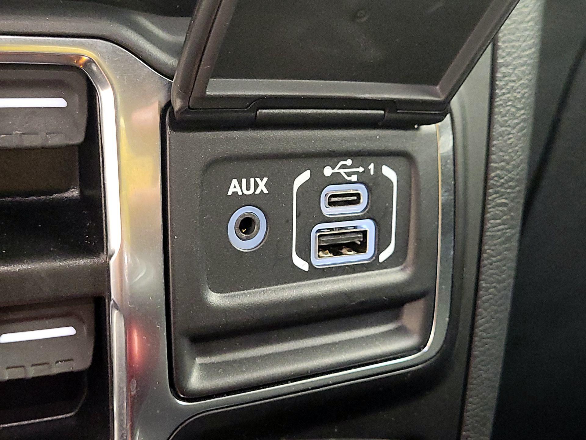 Thumbnail: 2022 Jeep Wrangler - 18