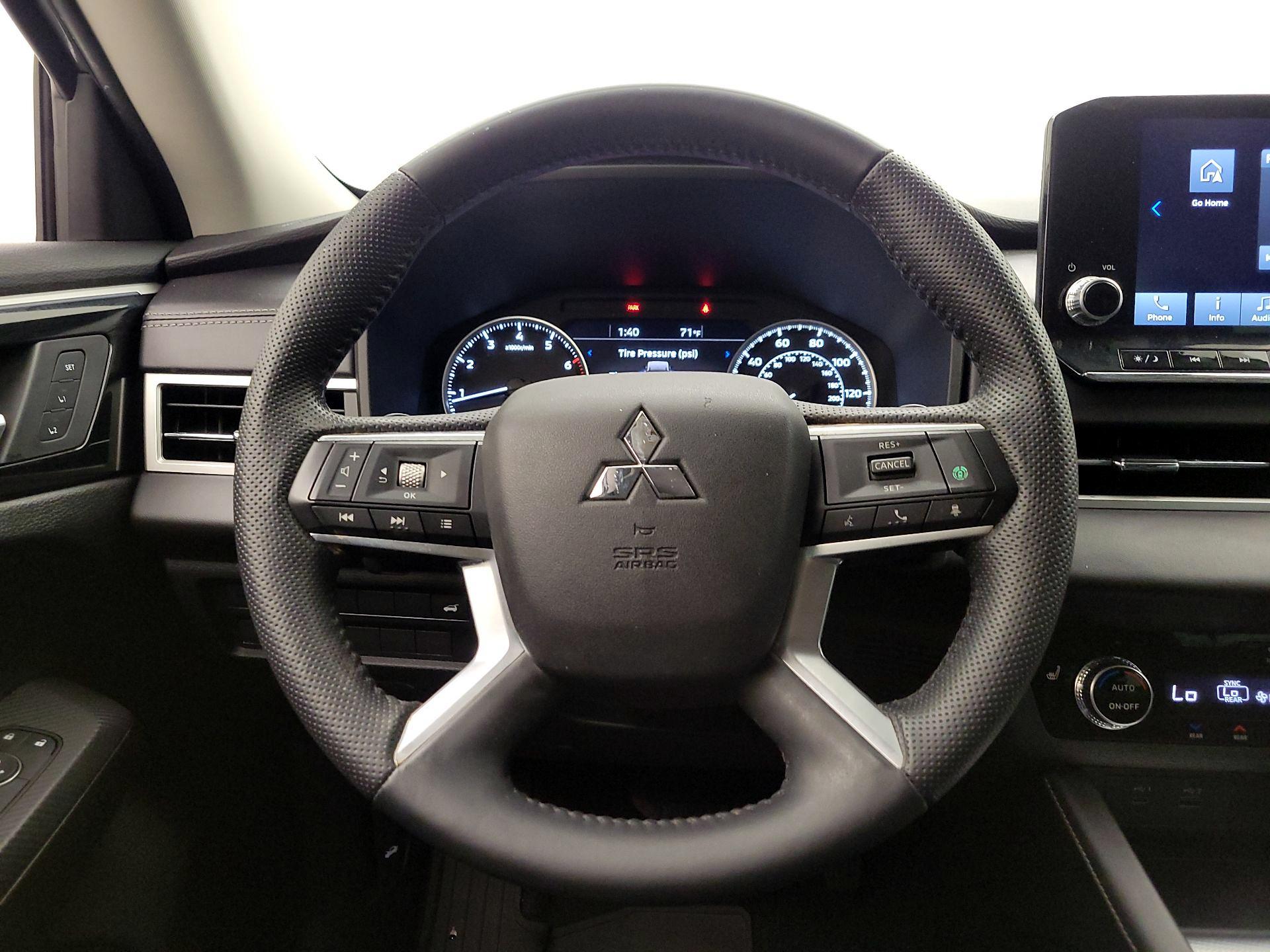 Thumbnail: 2022 Mitsubishi Outlander - 10