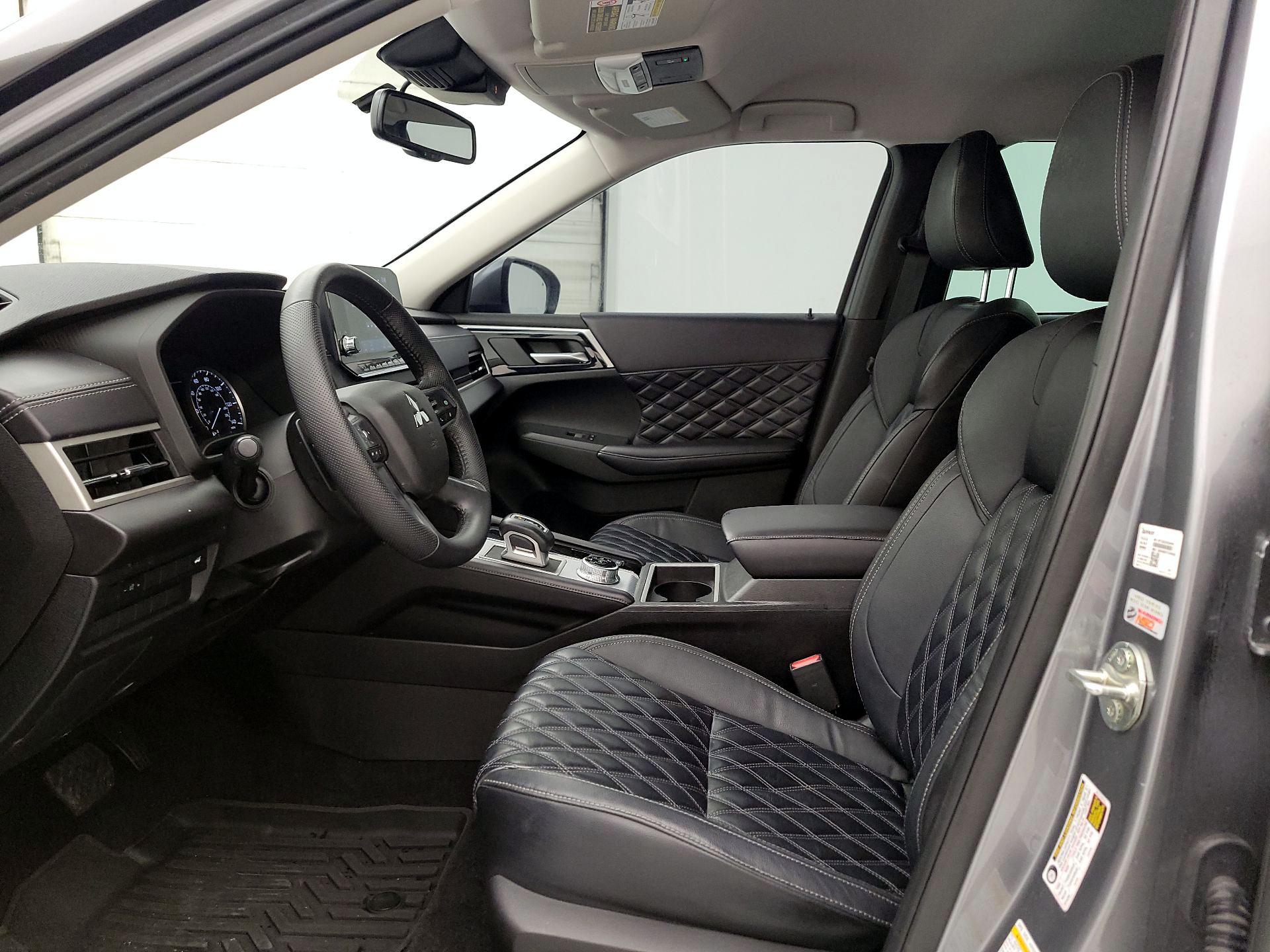 Thumbnail: 2022 Mitsubishi Outlander - 11