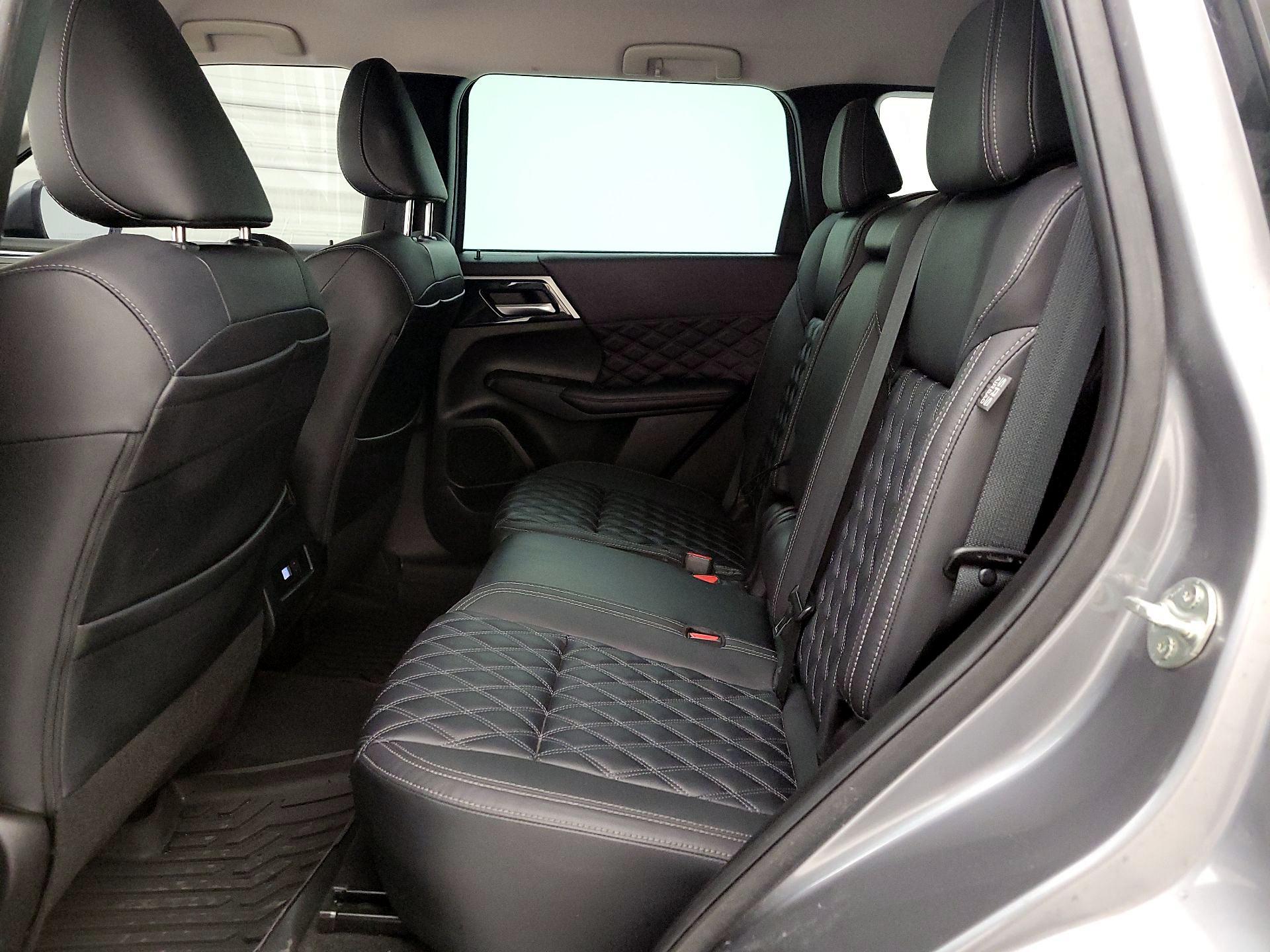 Thumbnail: 2022 Mitsubishi Outlander - 19