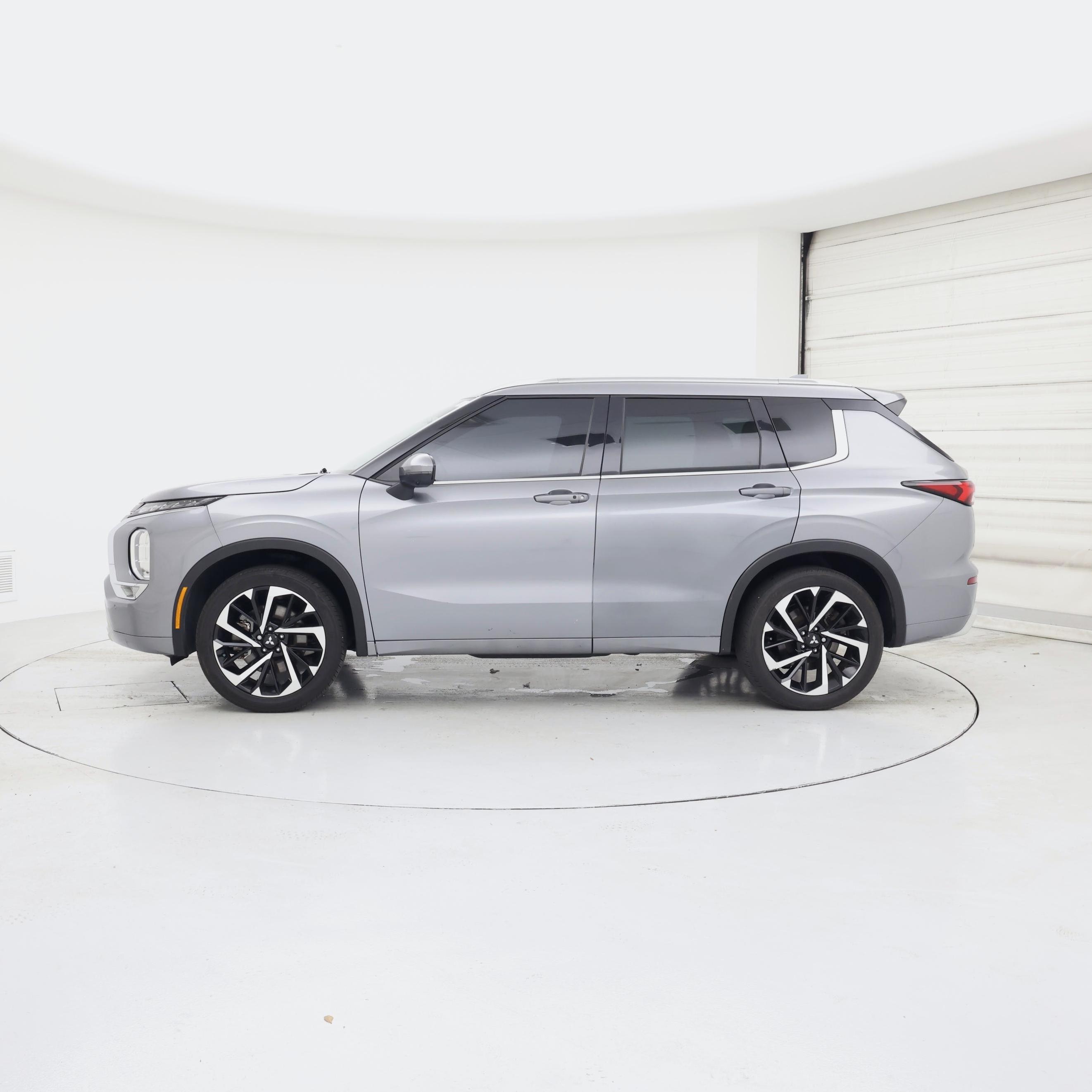Thumbnail: 2022 Mitsubishi Outlander - 3