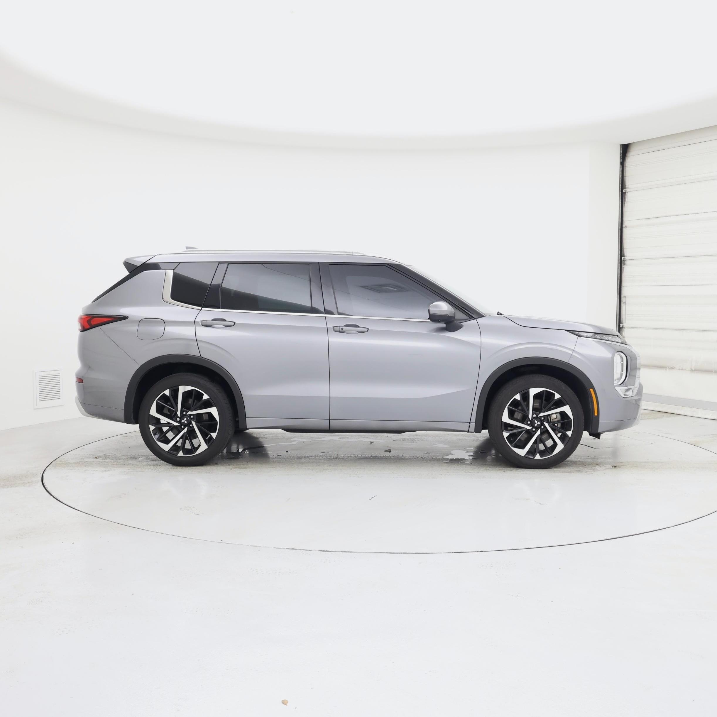 Thumbnail: 2022 Mitsubishi Outlander - 7