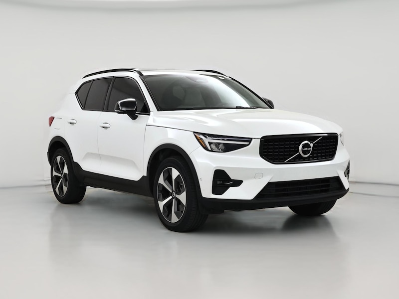 2023 Volvo XC40 B4 Ultimate Dark Theme