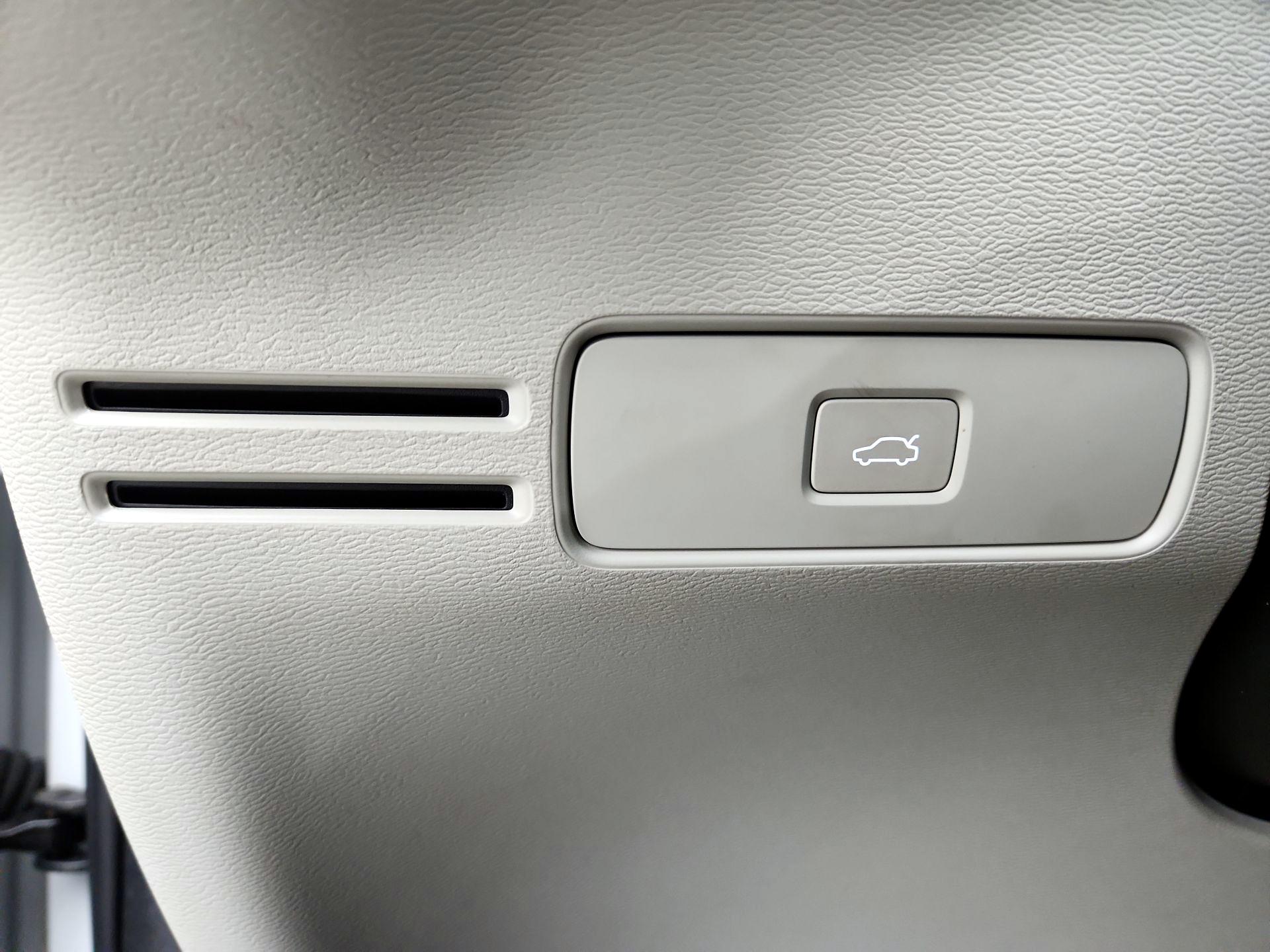 Thumbnail: 2023 Volvo XC40 - 13