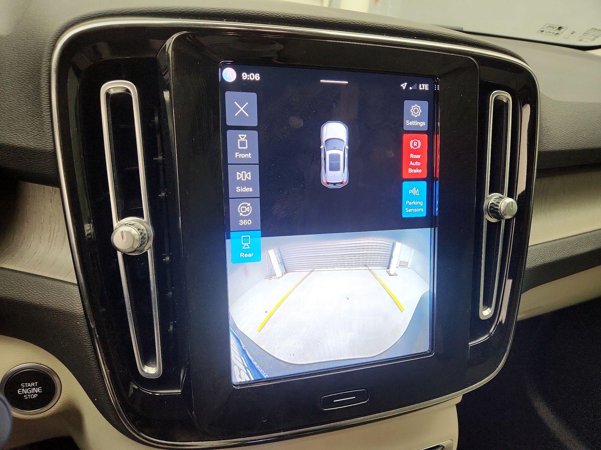 Thumbnail: 2023 Volvo XC40 - 14