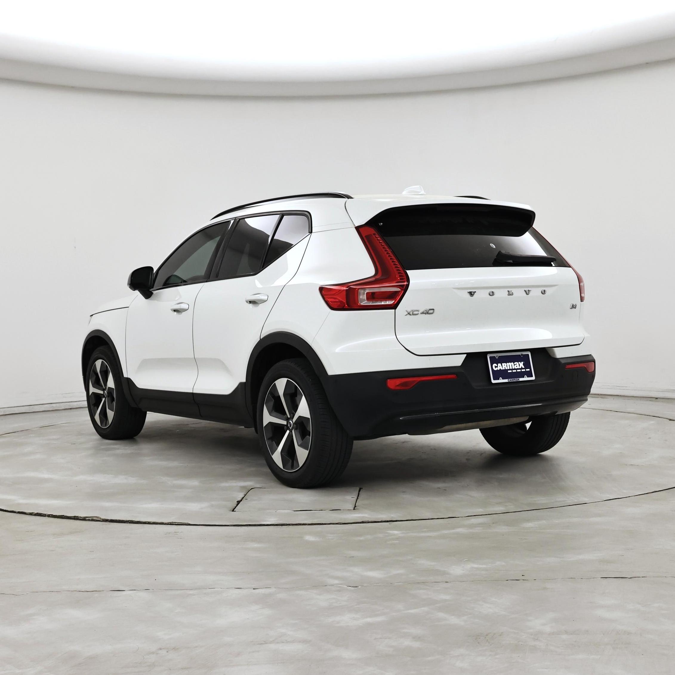 Thumbnail: 2023 Volvo XC40 - 2
