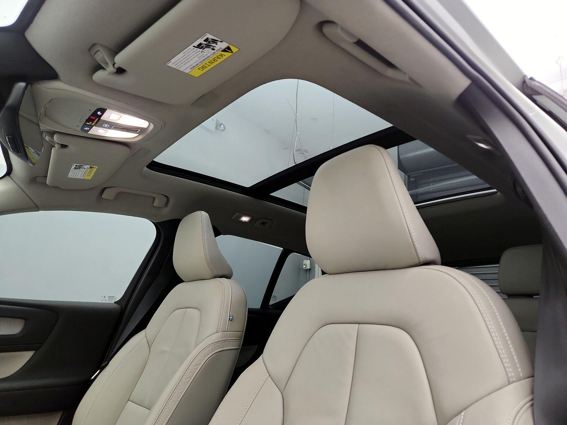 Thumbnail: 2023 Volvo XC40 - 19