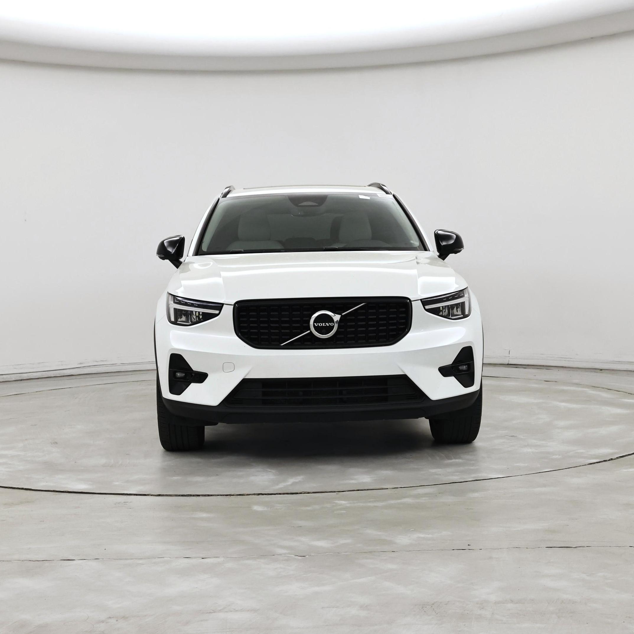 Thumbnail: 2023 Volvo XC40 - 5