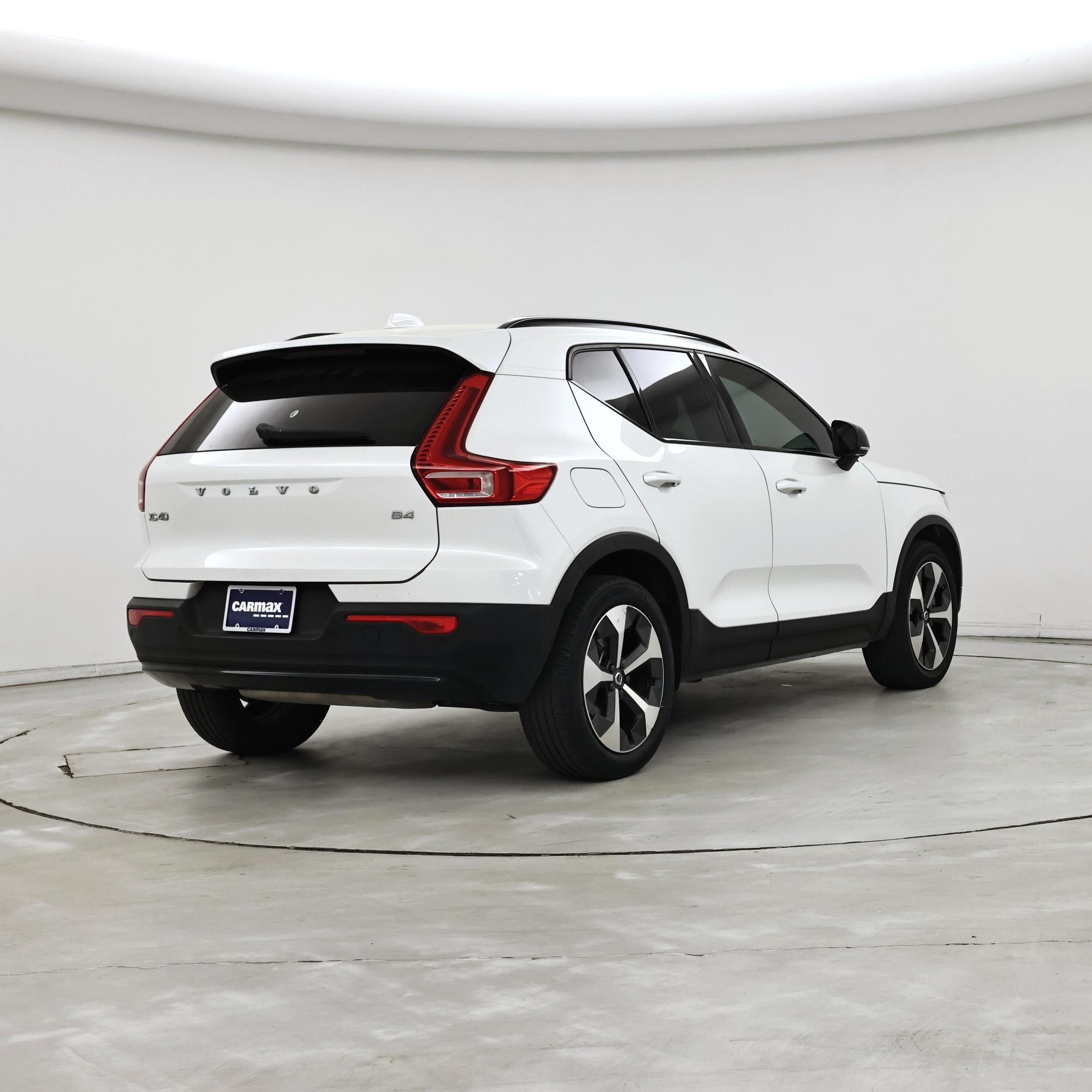 Thumbnail: 2023 Volvo XC40 - 8