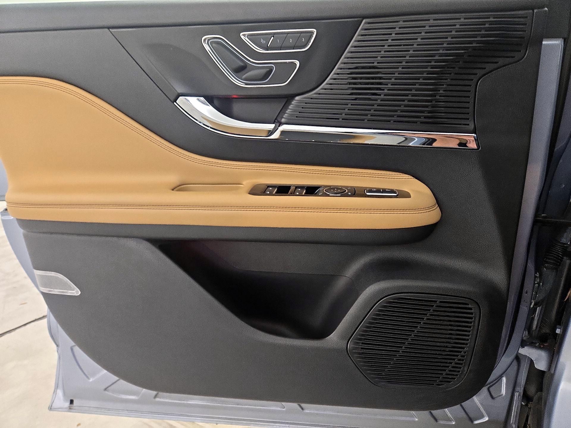 Thumbnail: 2022 Lincoln Corsair - 12