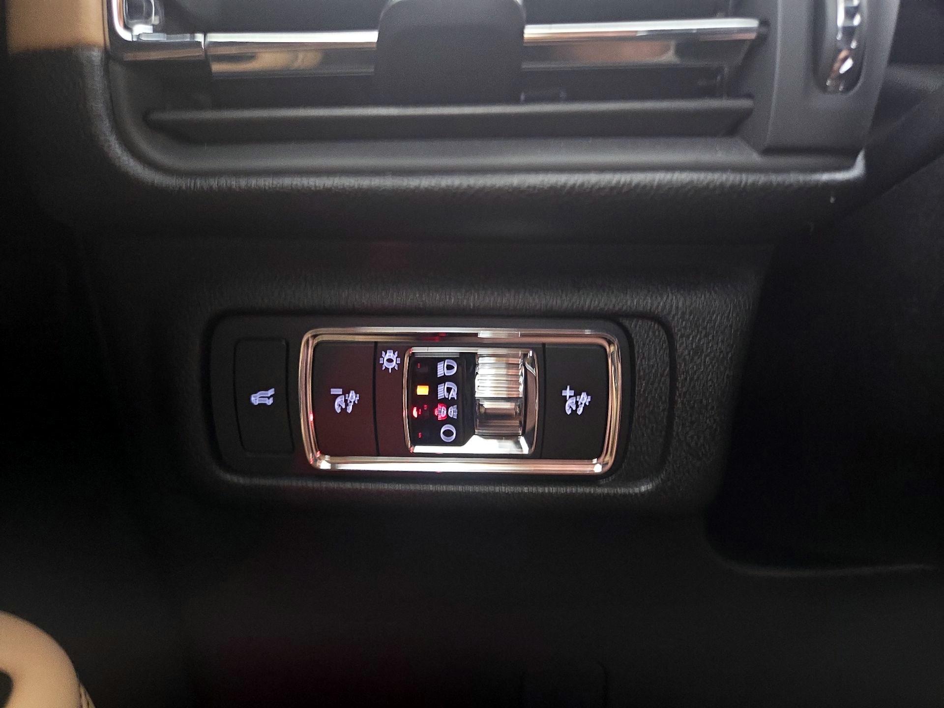 Thumbnail: 2022 Lincoln Corsair - 13