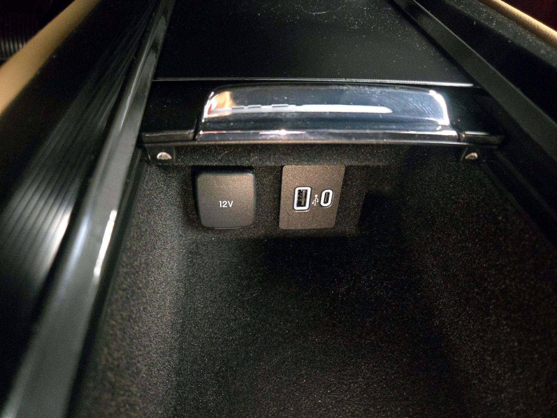 Thumbnail: 2022 Lincoln Corsair - 19