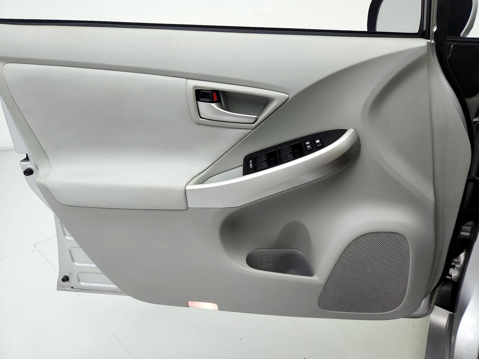 Thumbnail: 2015 Toyota Prius - 12