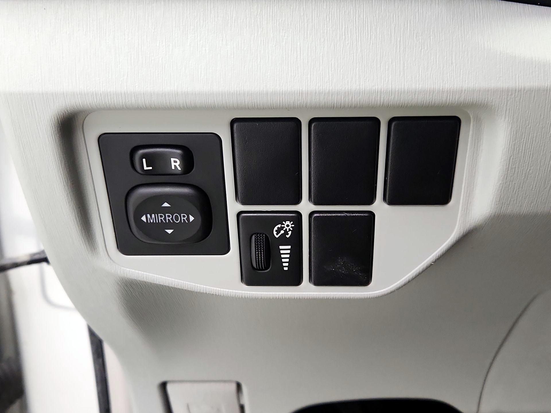 Thumbnail: 2015 Toyota Prius - 13