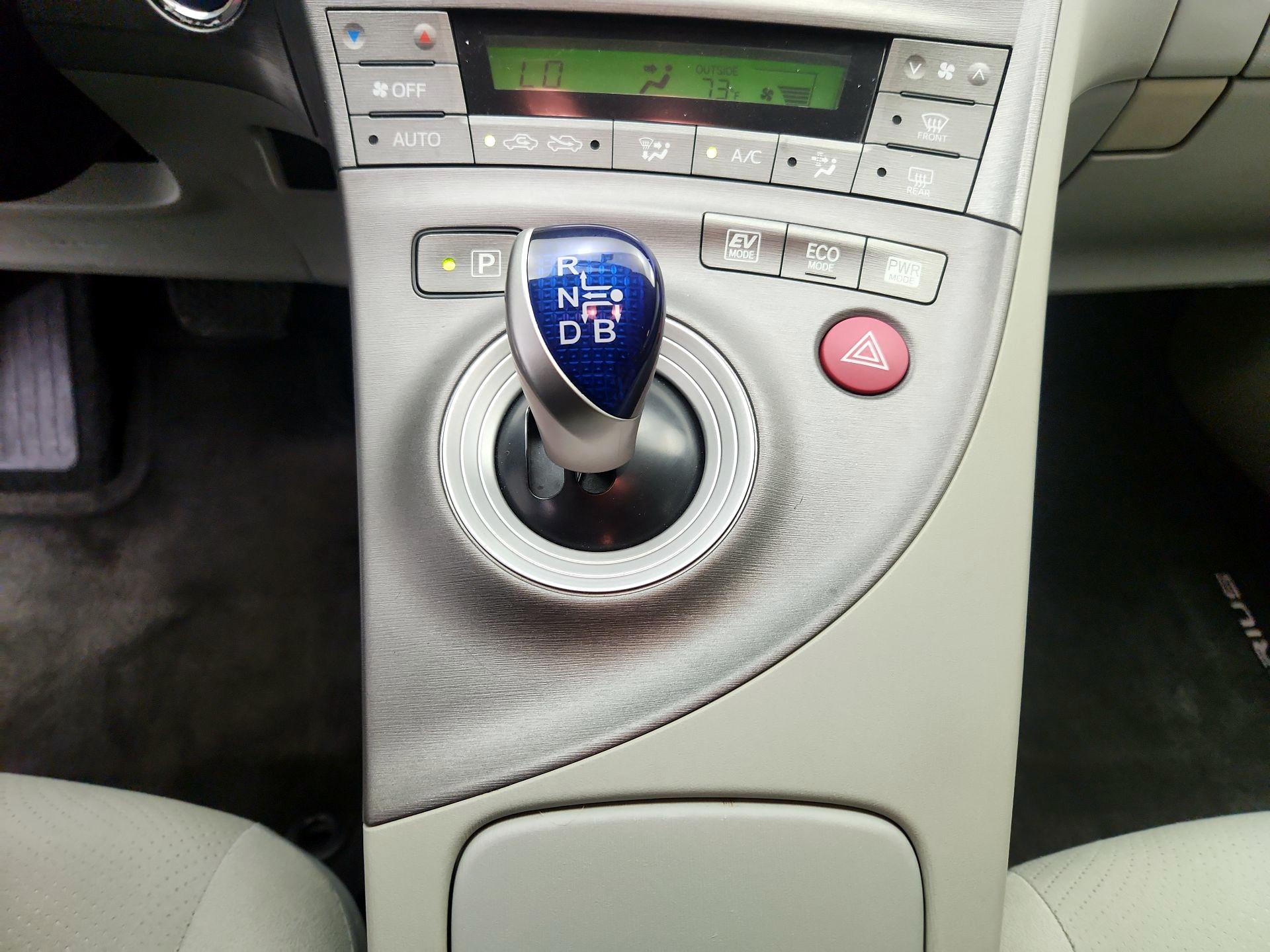 Thumbnail: 2015 Toyota Prius - 17