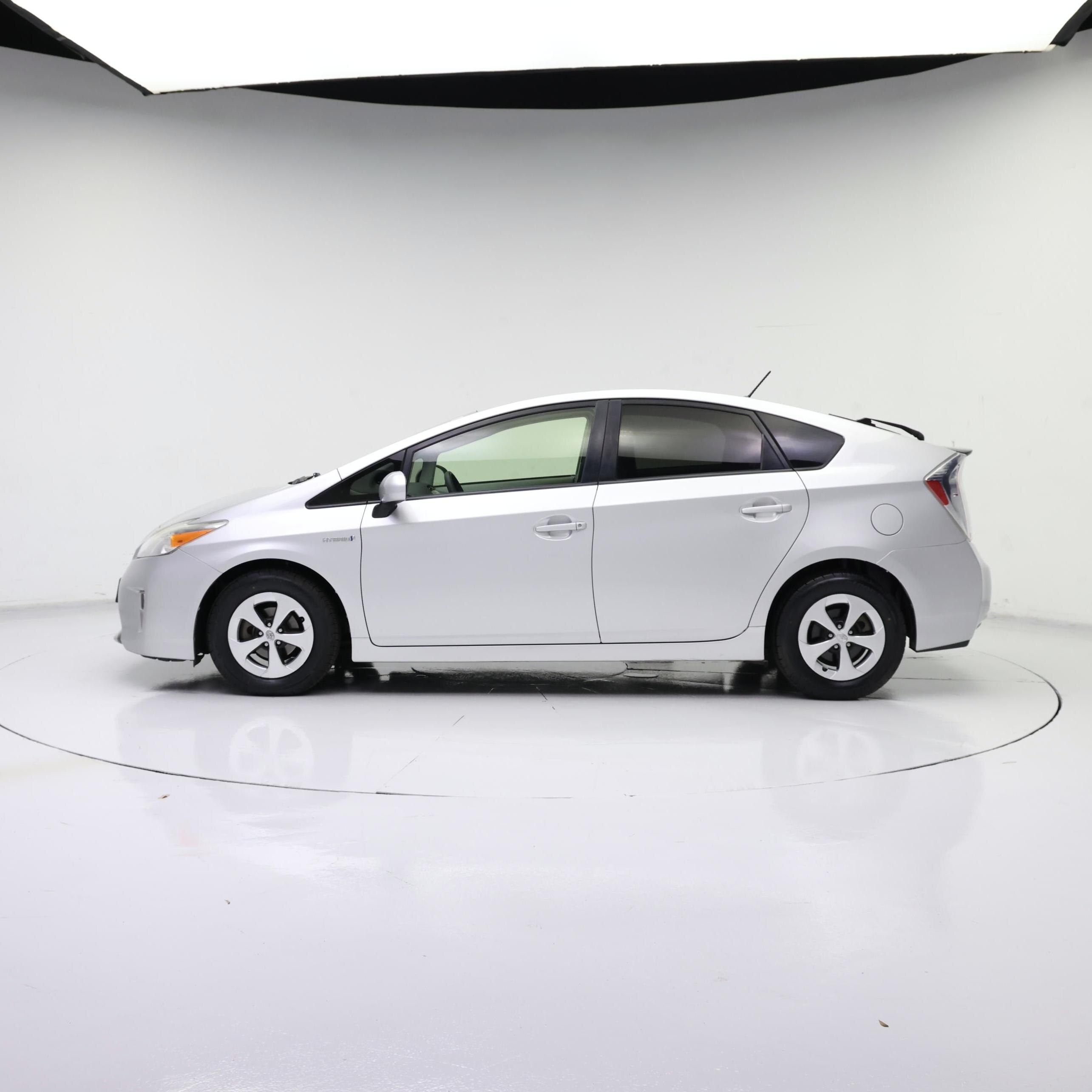 Thumbnail: 2015 Toyota Prius - 3